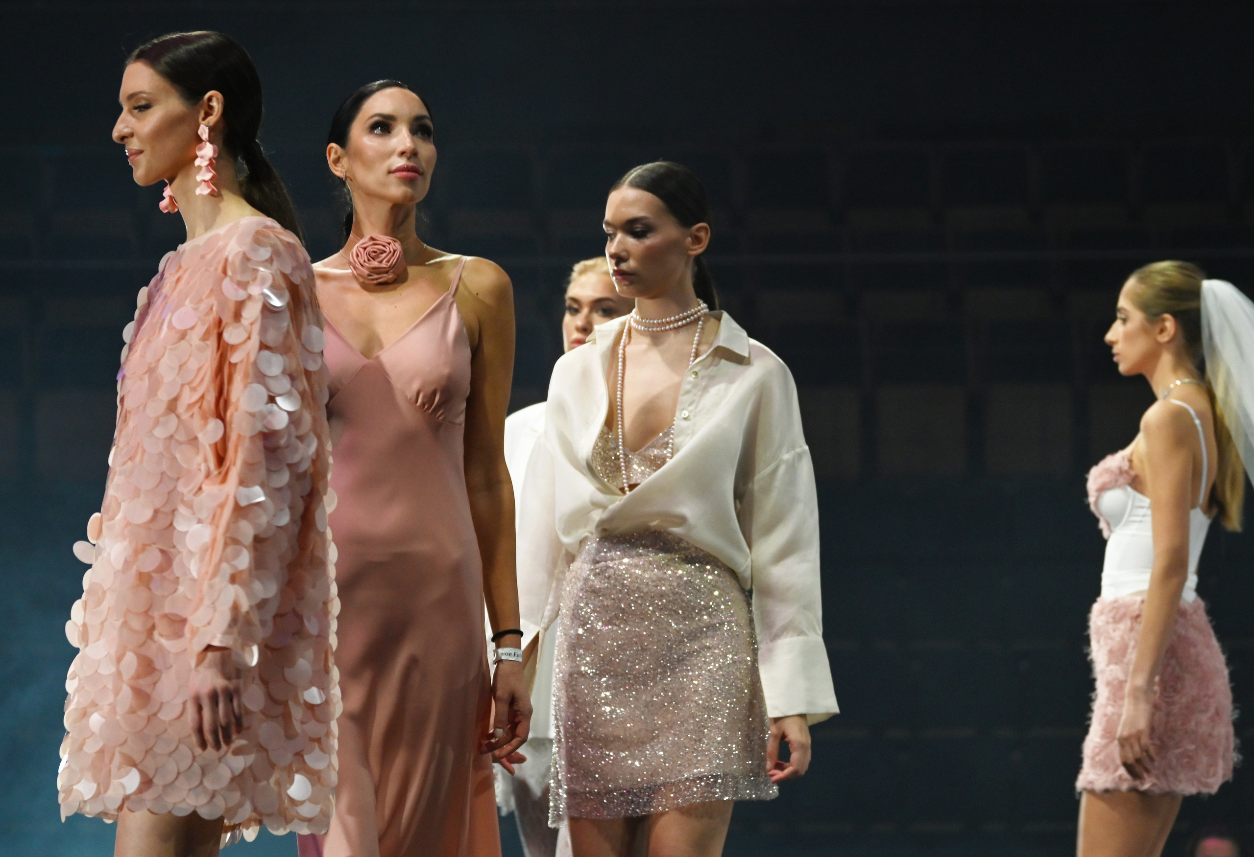 ART | FASHION | PODIUMS |SHOW