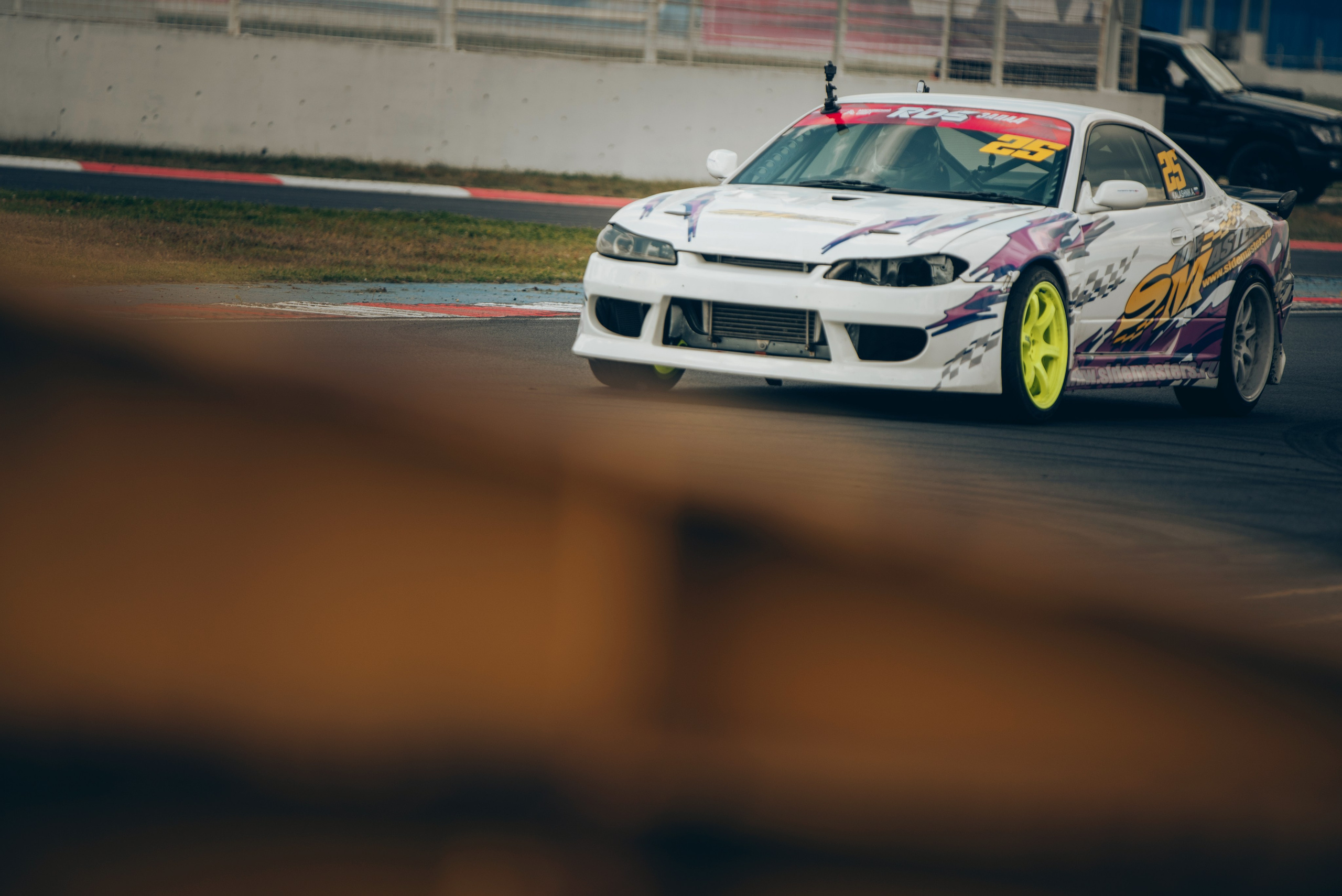 Rds запад ADM Raceway. DeLorein