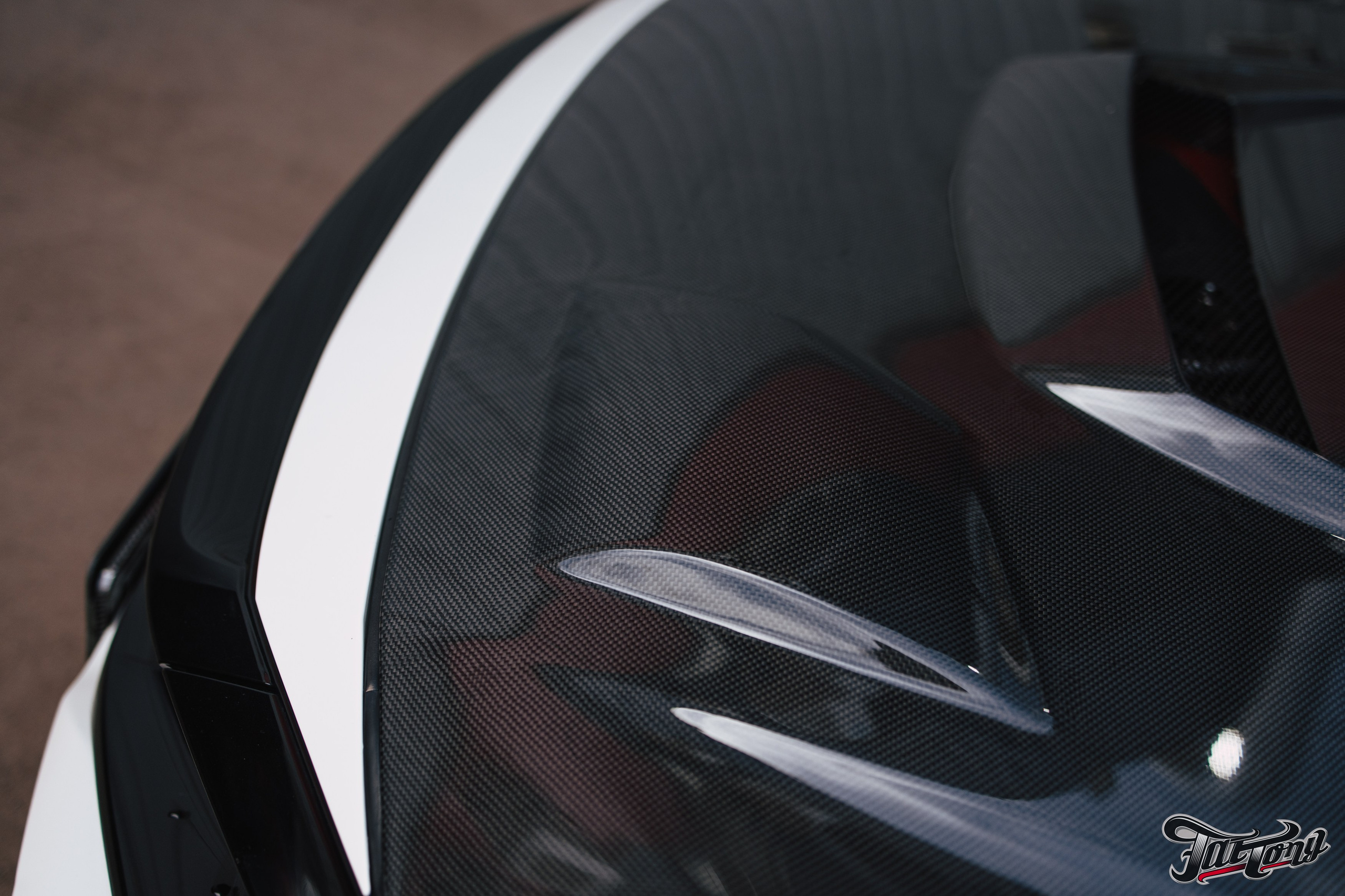 Honda Сivic type R снятие краски c капота и лачка карбона. DeLorein