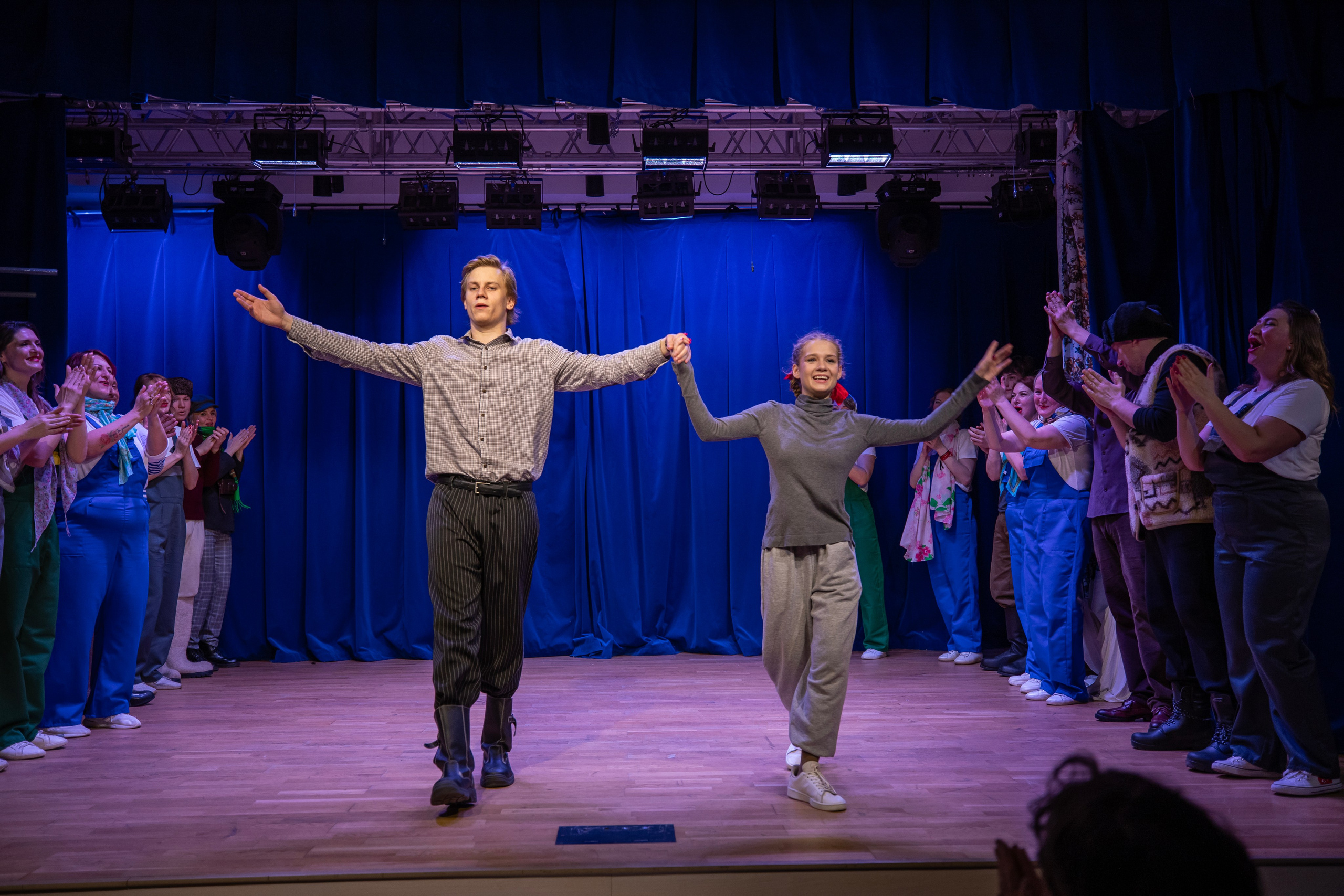 «Девчата», спектакль театральной студии «Дом». Фотограф Сергей Ловкий