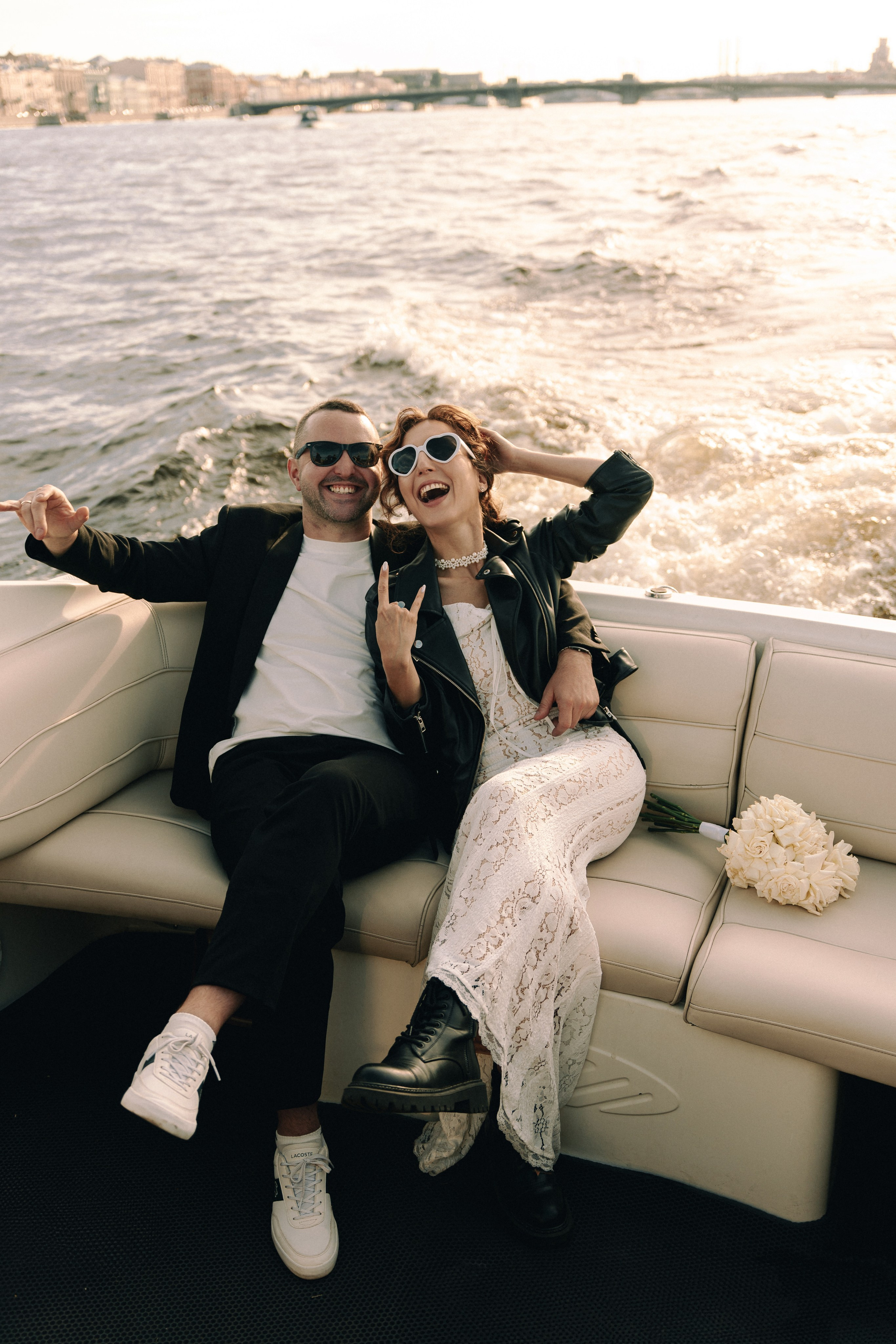 Свадебная фотосессия на катере. Свадебная фотосессия в Санкт-Петербурге.