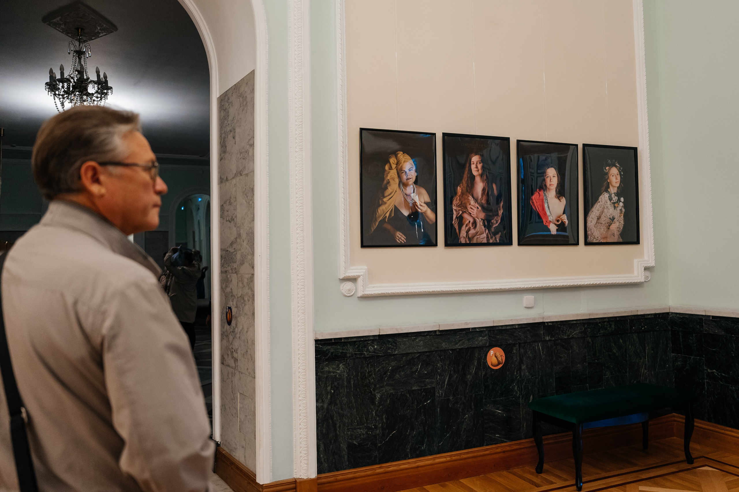 Открытие выставки Кати Васильевой в Молодежном театре. Wedding and family photographer USA