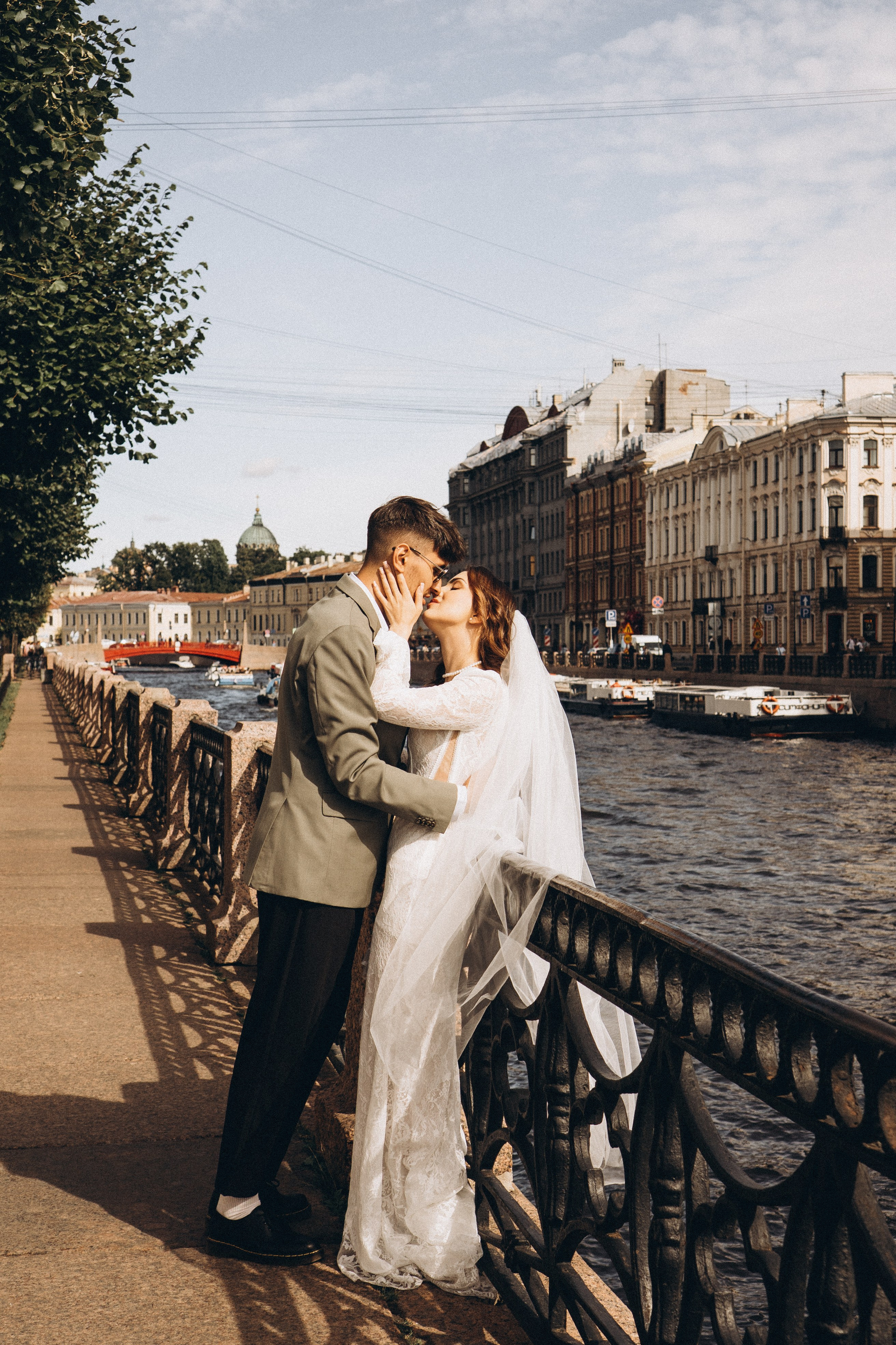 СВАДЕБНАЯ ПРОГУЛКА ВОЗЕ ИСАИКЕВСКОГО СОБОРА АСТОРИИ И ЗАКОНОДАЛЕТНОГО СОБРАНИЯ. Профессиональный фотограф, Санкт-Петербург — Виктория Богомолова