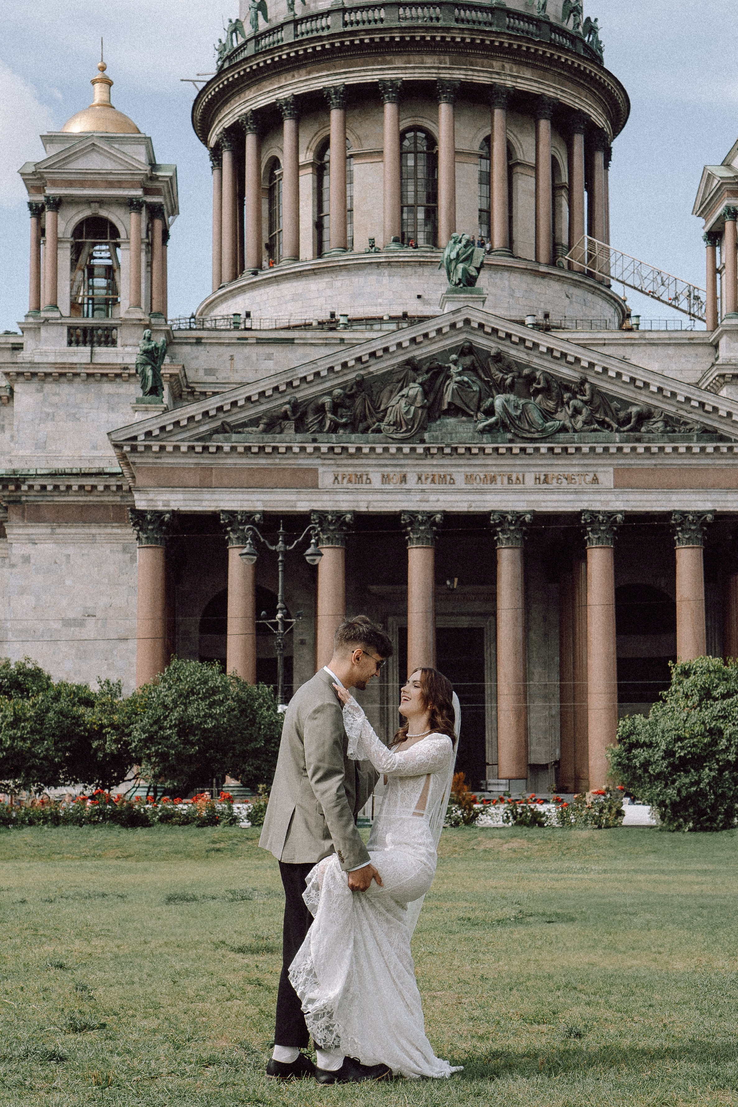 СВАДЕБНАЯ ПРОГУЛКА ВОЗЕ ИСАИКЕВСКОГО СОБОРА АСТОРИИ И ЗАКОНОДАЛЕТНОГО СОБРАНИЯ. Профессиональный фотограф, Санкт-Петербург — Виктория Богомолова