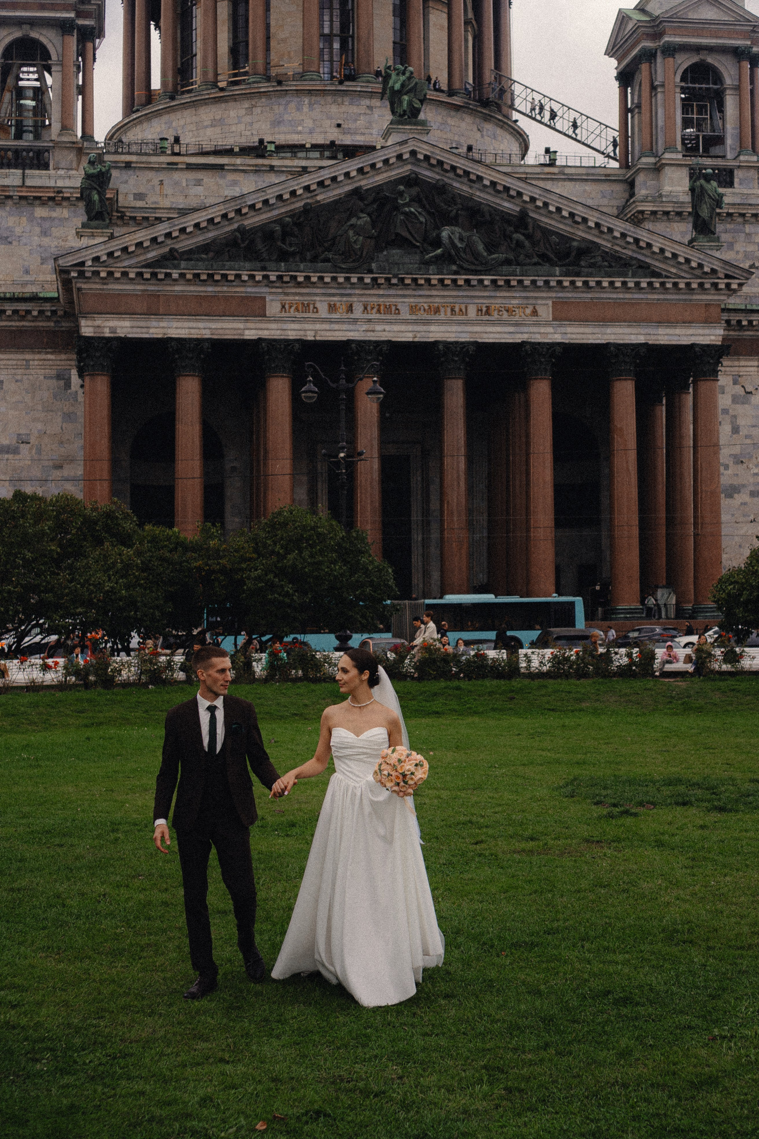 СВАДЕБНАЯ ПРОГУЛКА В САНТК-ПЕТЕРБУРГЕ (ИСАКИЕВСКИЙ СОБОР, ЗИМНЯЯ КАНАВКА, ЭРМИТАЖ И БОЛЬШАЯ МОРСКАЯ УЛИЦА). Профессиональный фотограф, Санкт-Петербург — Виктория Богомолова