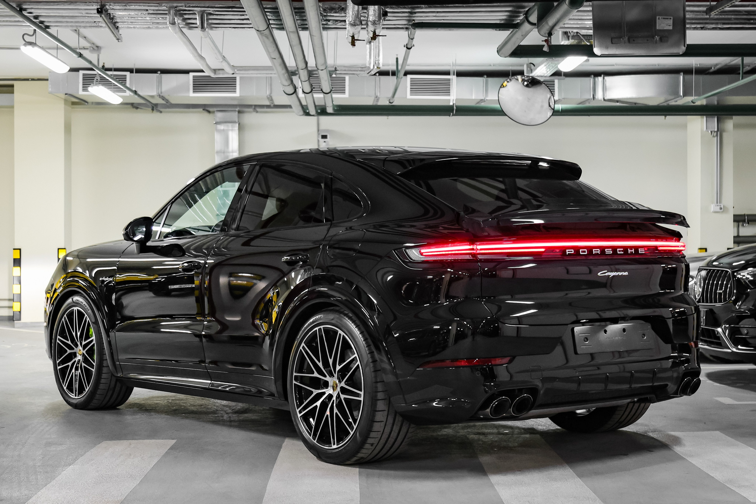 2025 PORSCHE CAYENNE COUPE E-Hybrid. Mixturecaptures