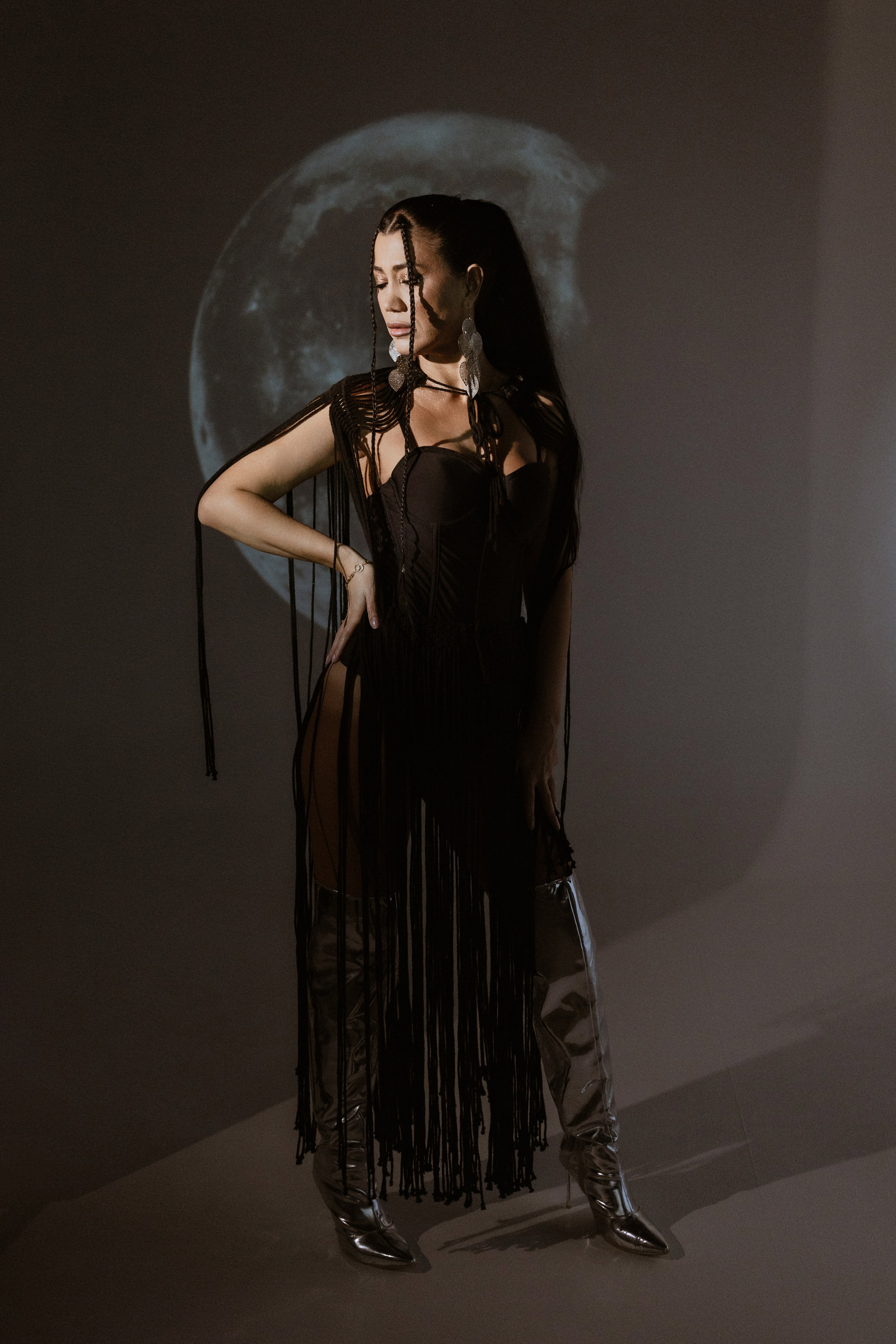 фотосессия с луной в студии