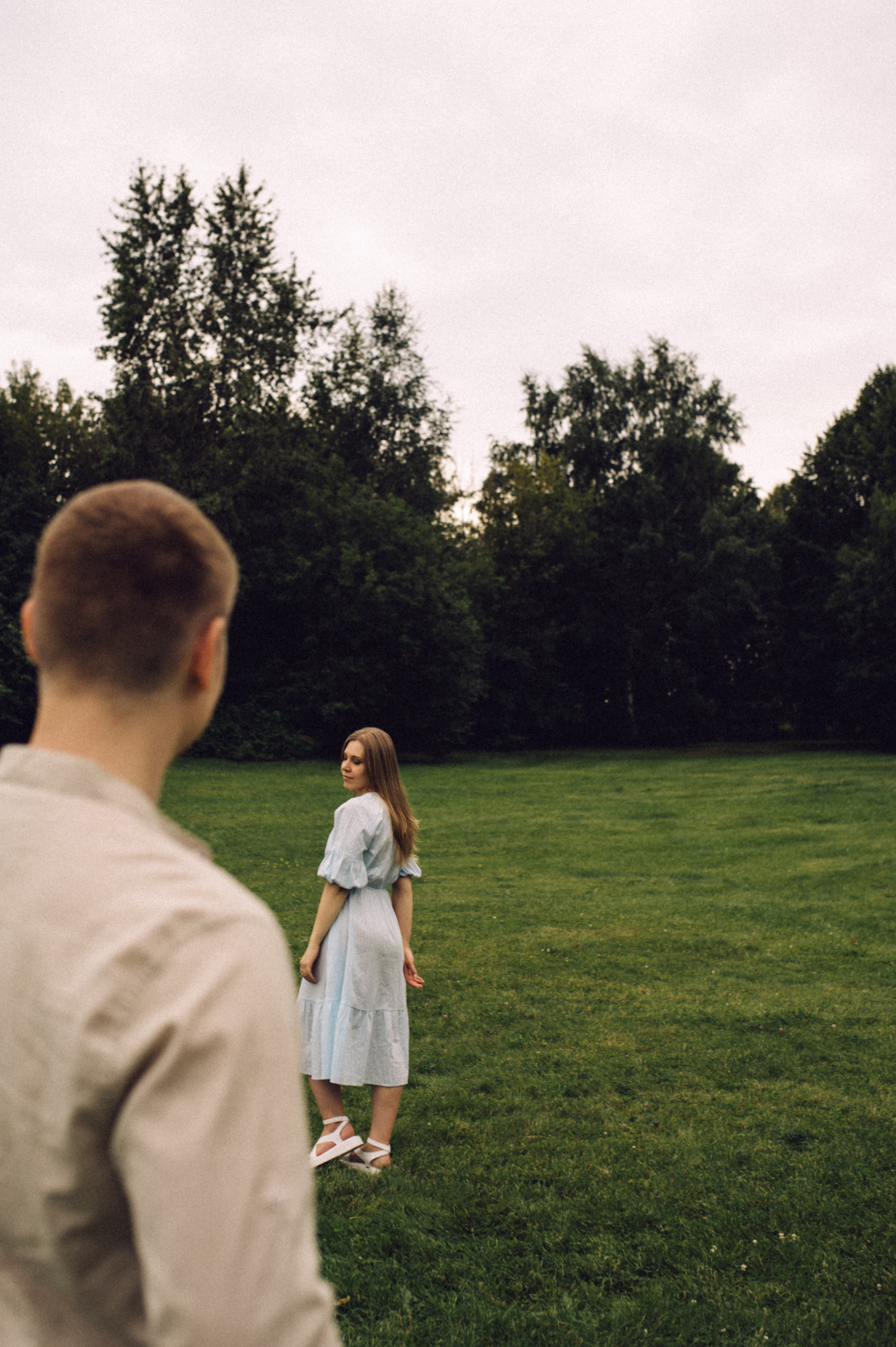 Ветер в волосах, нежность и поцелуи🤍. Лайфстайл фотограф в Москве Серебрянская Фаина