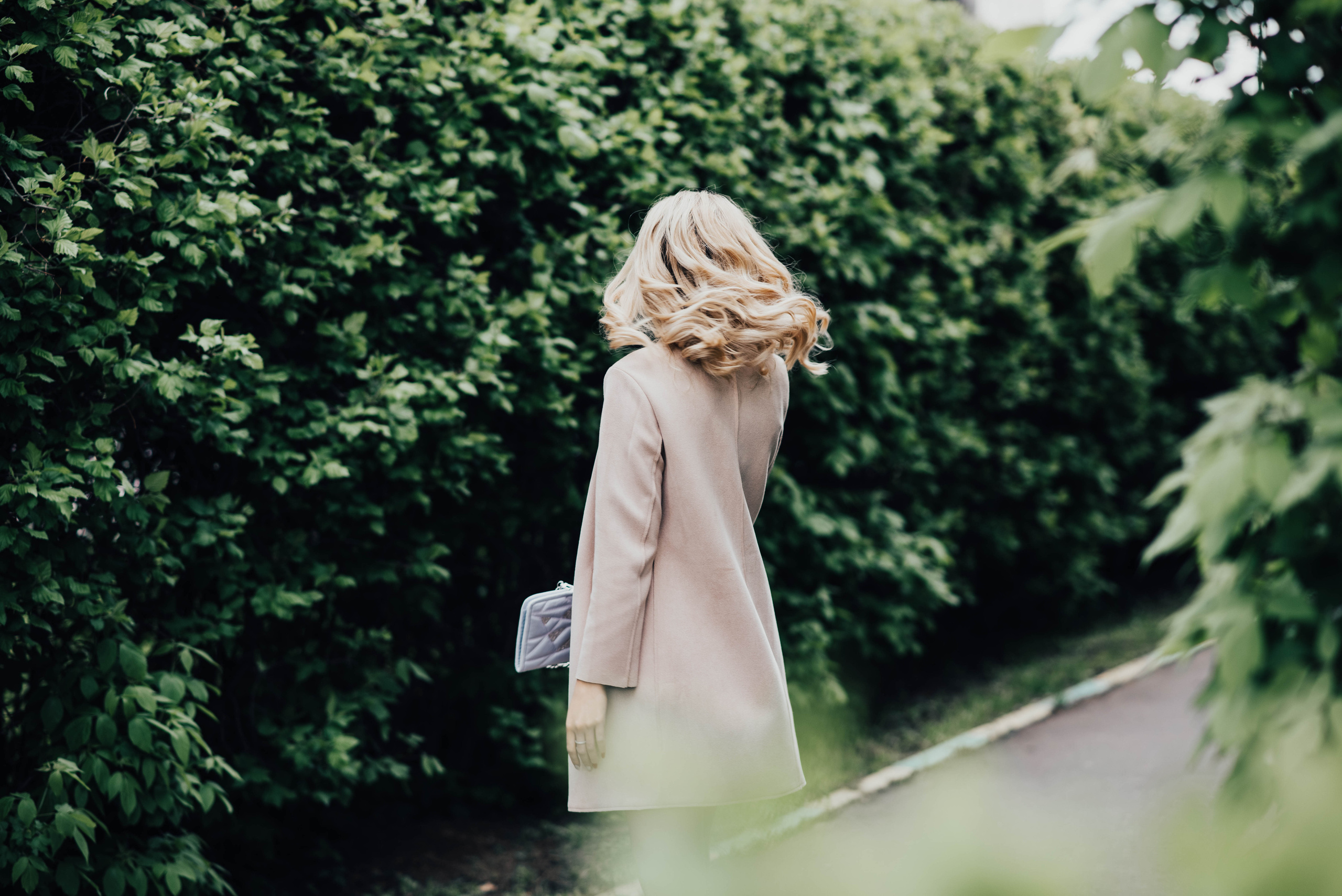 Стрит съемка дизайнерских сумочек, для Школы кройки и шитья Валентины Букеевой. Свадебный и семейный фотограф Максим Сорокин