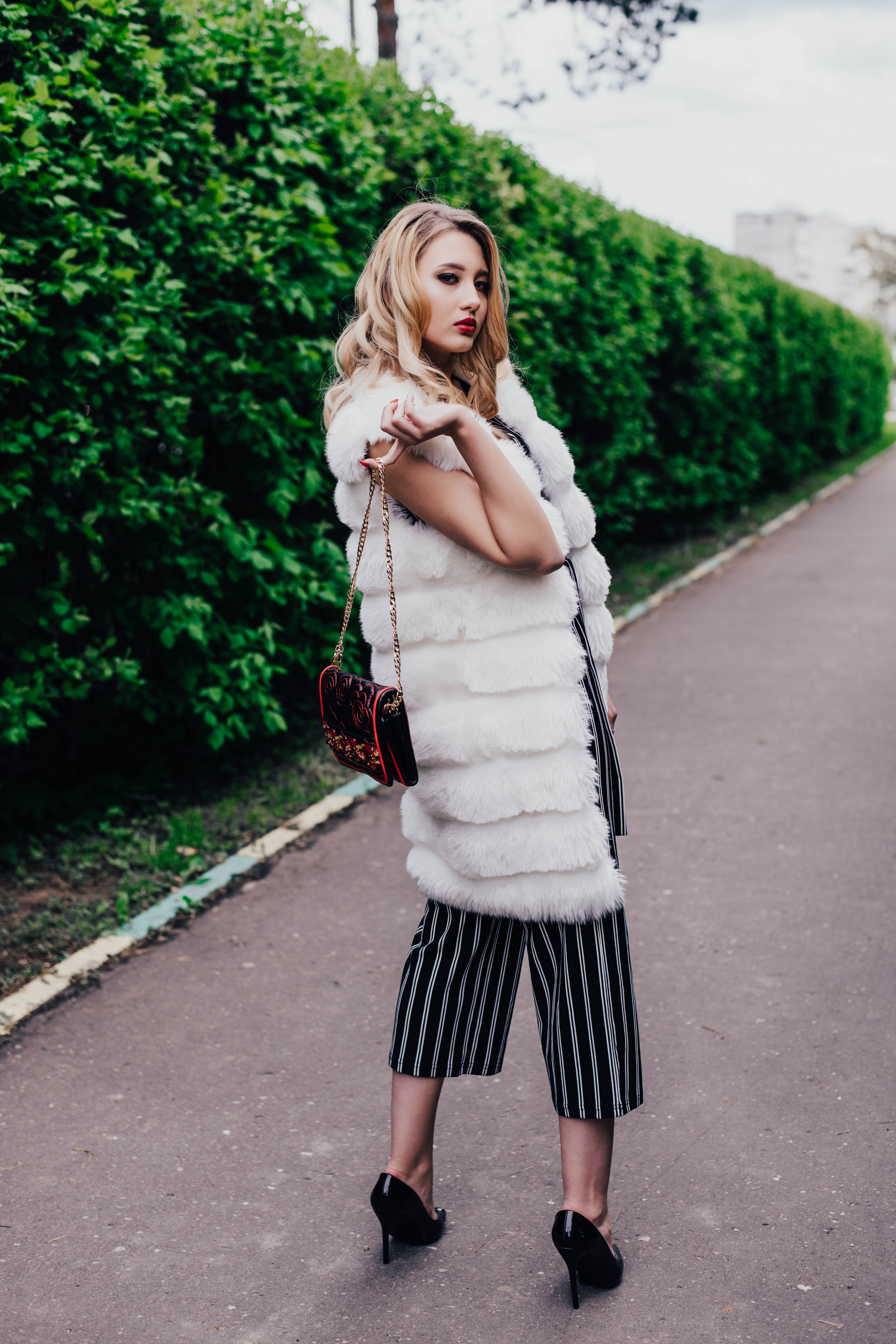 Стрит съемка дизайнерских сумочек, для Школы кройки и шитья Валентины Букеевой. Свадебный и семейный фотограф Максим Сорокин