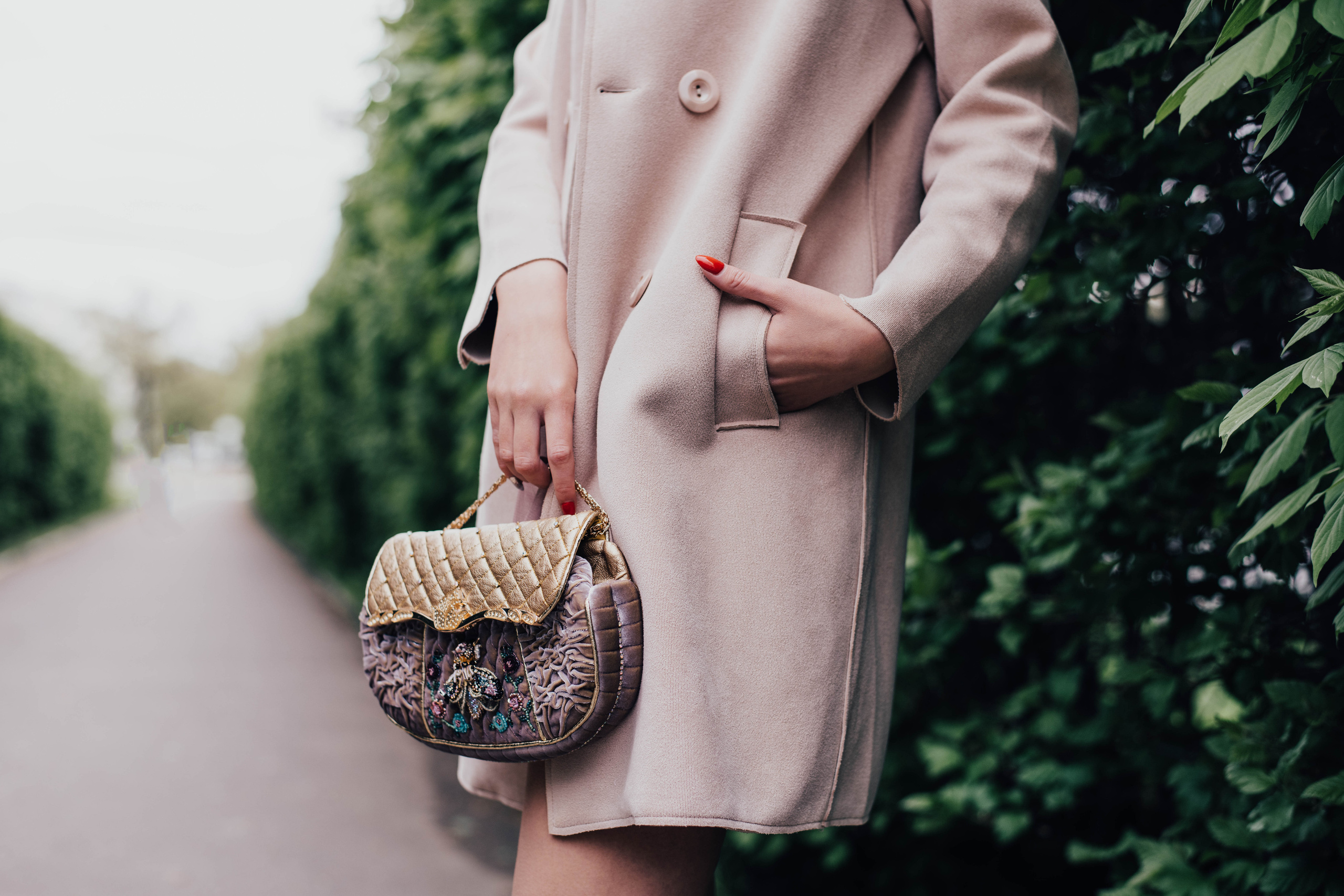 Стрит съемка дизайнерских сумочек, для Школы кройки и шитья Валентины Букеевой. Свадебный и семейный фотограф Максим Сорокин