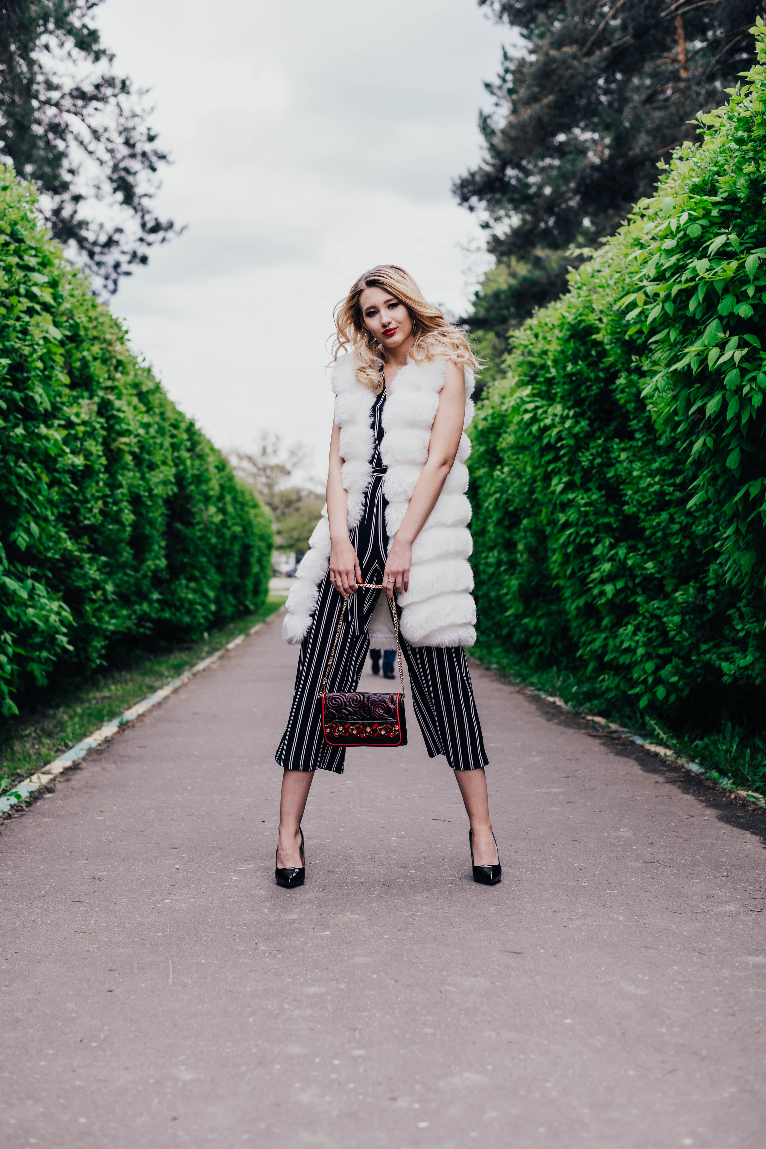 Стрит съемка дизайнерских сумочек, для Школы кройки и шитья Валентины Букеевой. Свадебный и семейный фотограф Максим Сорокин