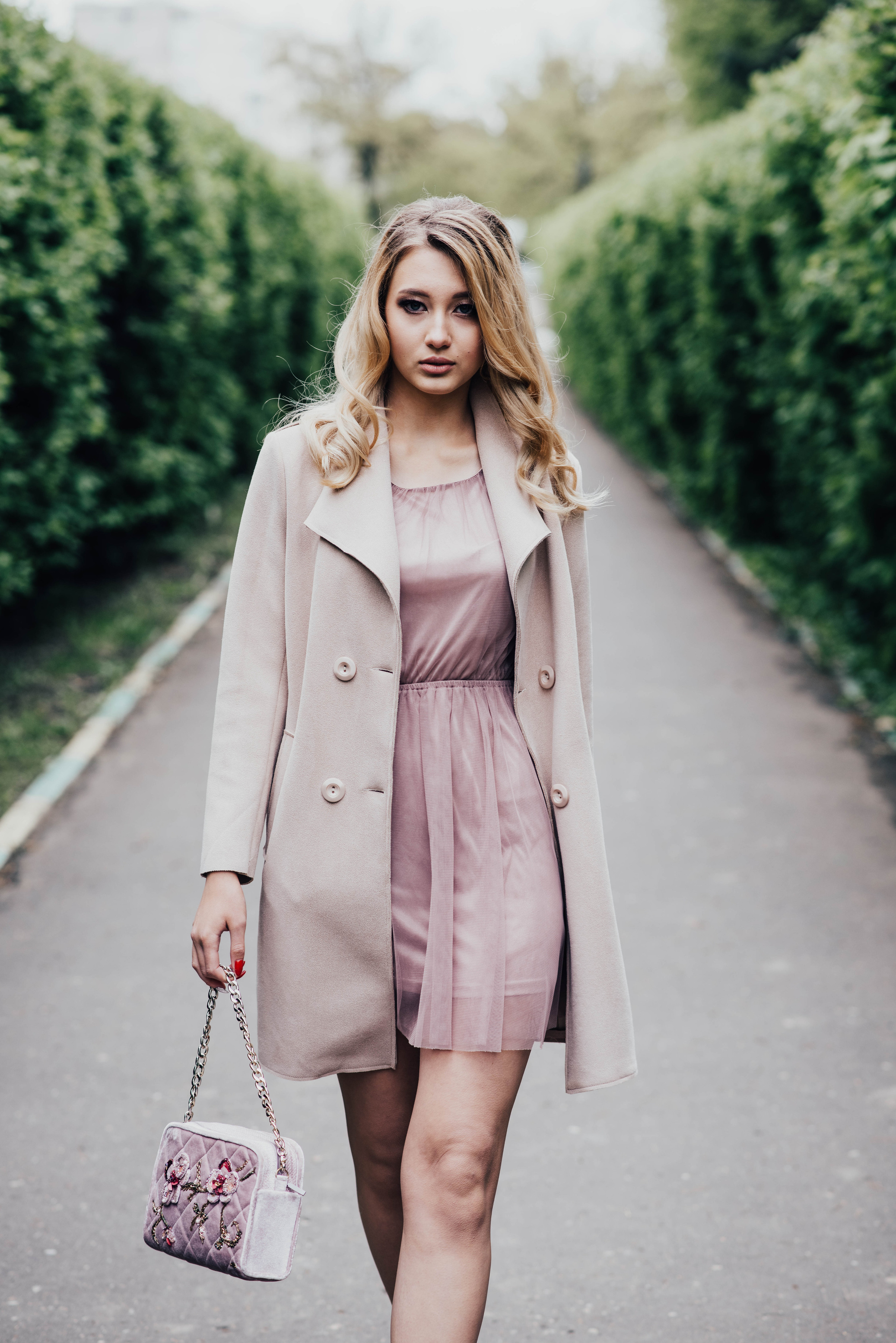 Стрит съемка дизайнерских сумочек, для Школы кройки и шитья Валентины Букеевой. Свадебный и семейный фотограф Максим Сорокин