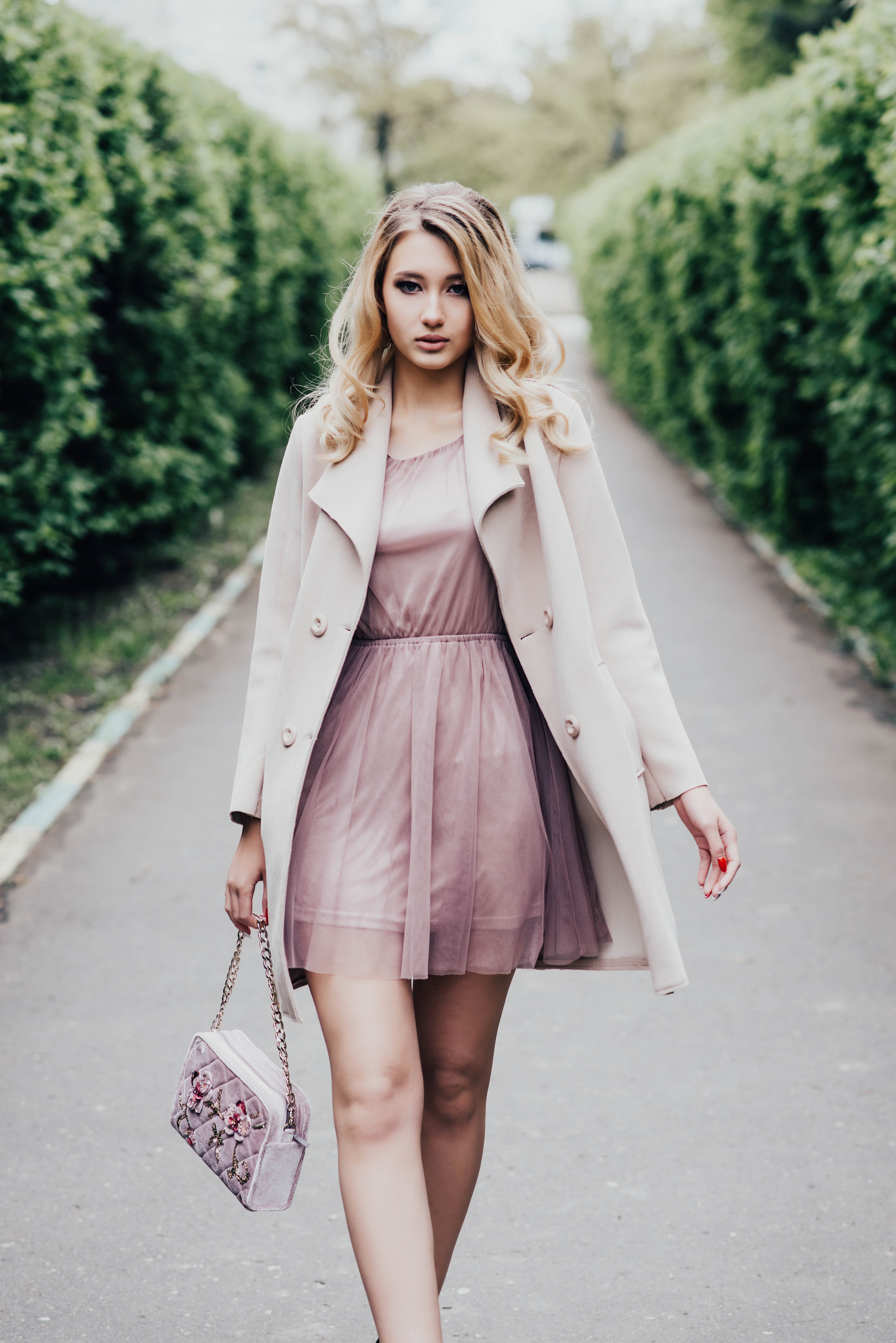 Стрит съемка дизайнерских сумочек, для Школы кройки и шитья Валентины Букеевой. Свадебный и семейный фотограф Максим Сорокин