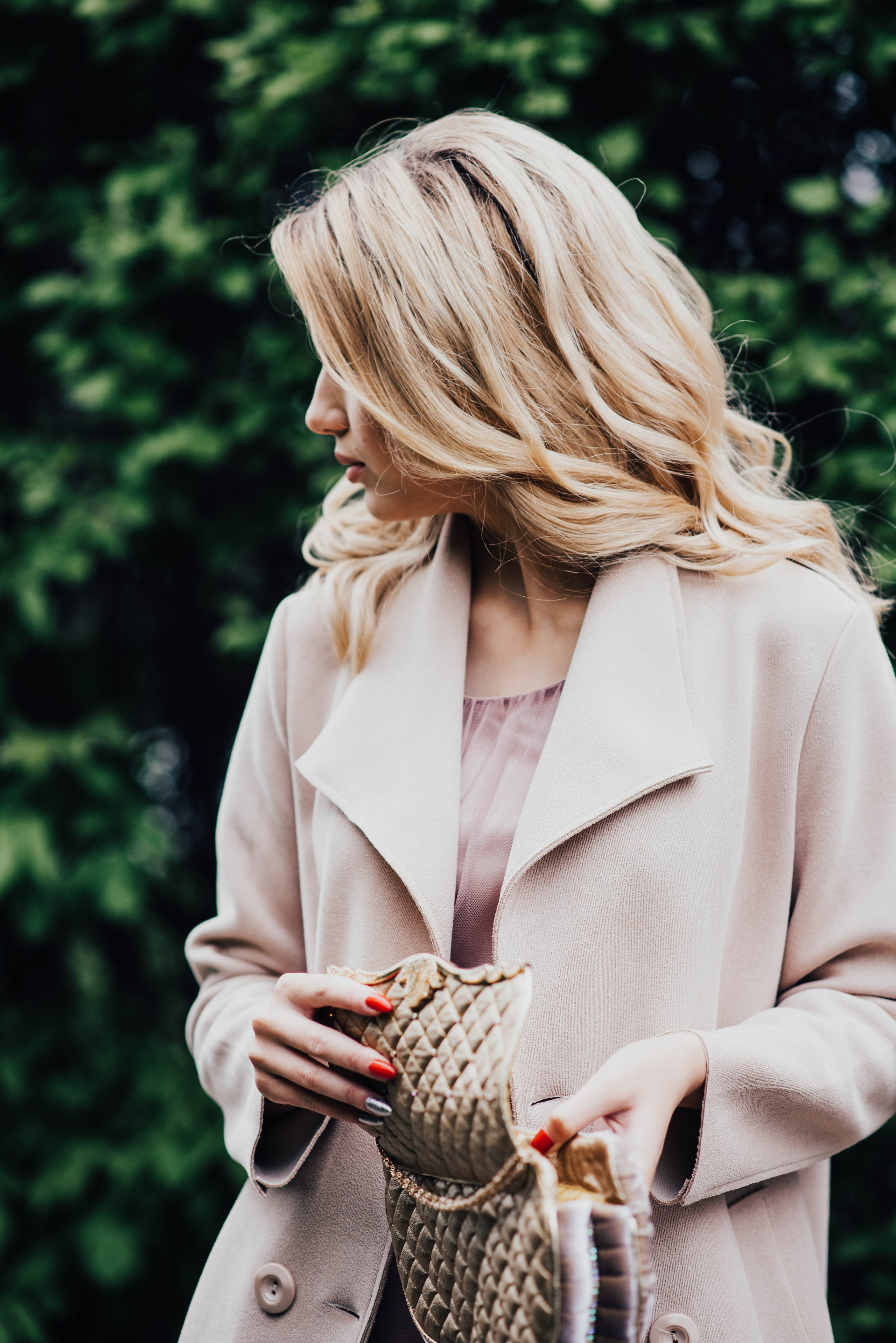 Стрит съемка дизайнерских сумочек, для Школы кройки и шитья Валентины Букеевой. Свадебный и семейный фотограф Максим Сорокин