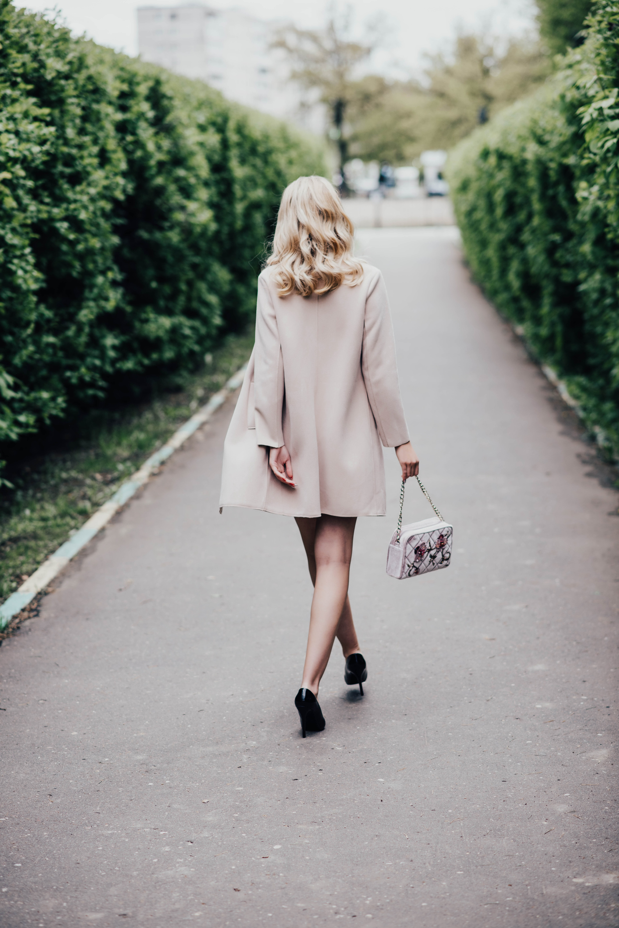 Стрит съемка дизайнерских сумочек, для Школы кройки и шитья Валентины Букеевой. Свадебный и семейный фотограф Максим Сорокин