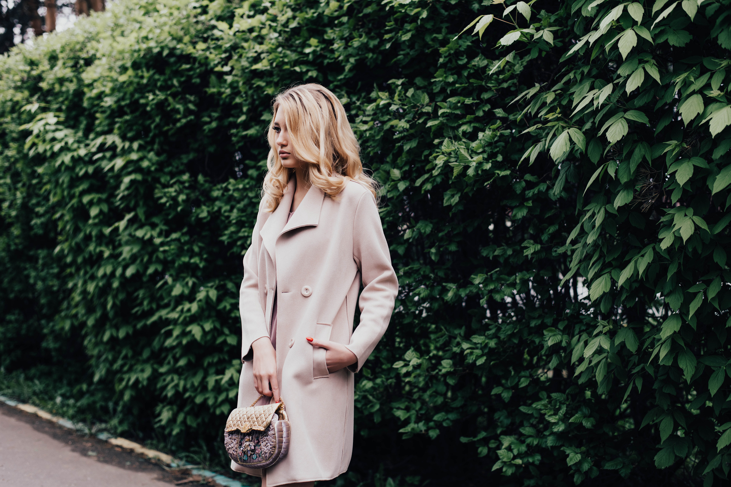 Стрит съемка дизайнерских сумочек, для Школы кройки и шитья Валентины Букеевой. Свадебный и семейный фотограф Максим Сорокин