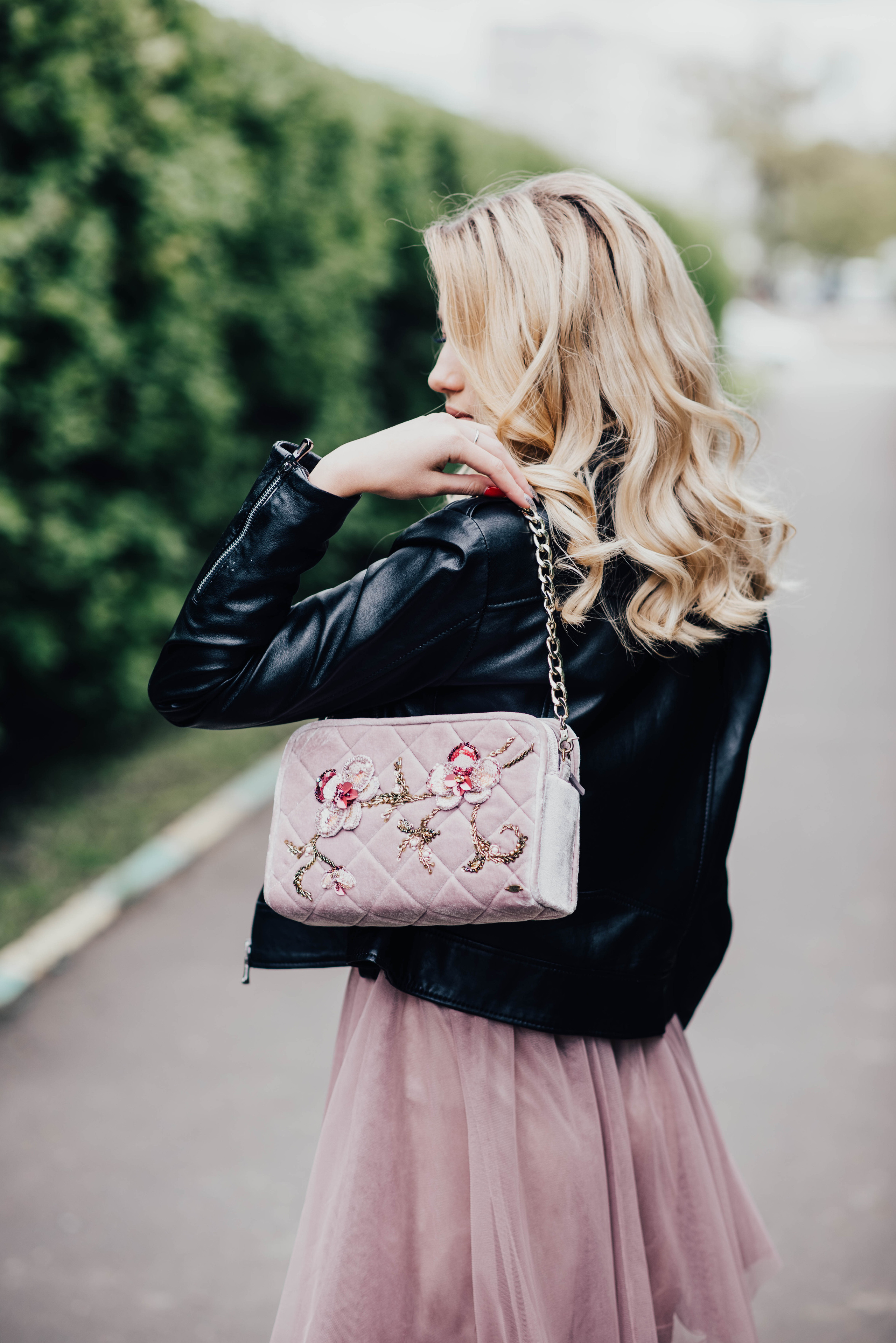 Стрит съемка дизайнерских сумочек, для Школы кройки и шитья Валентины Букеевой. Свадебный и семейный фотограф Максим Сорокин