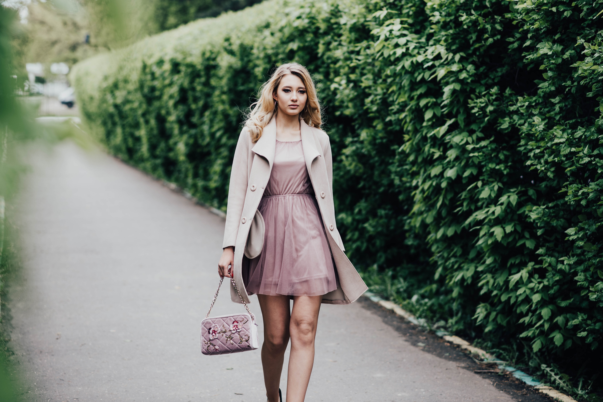 Стрит съемка дизайнерских сумочек, для Школы кройки и шитья Валентины Букеевой. Свадебный и семейный фотограф Максим Сорокин