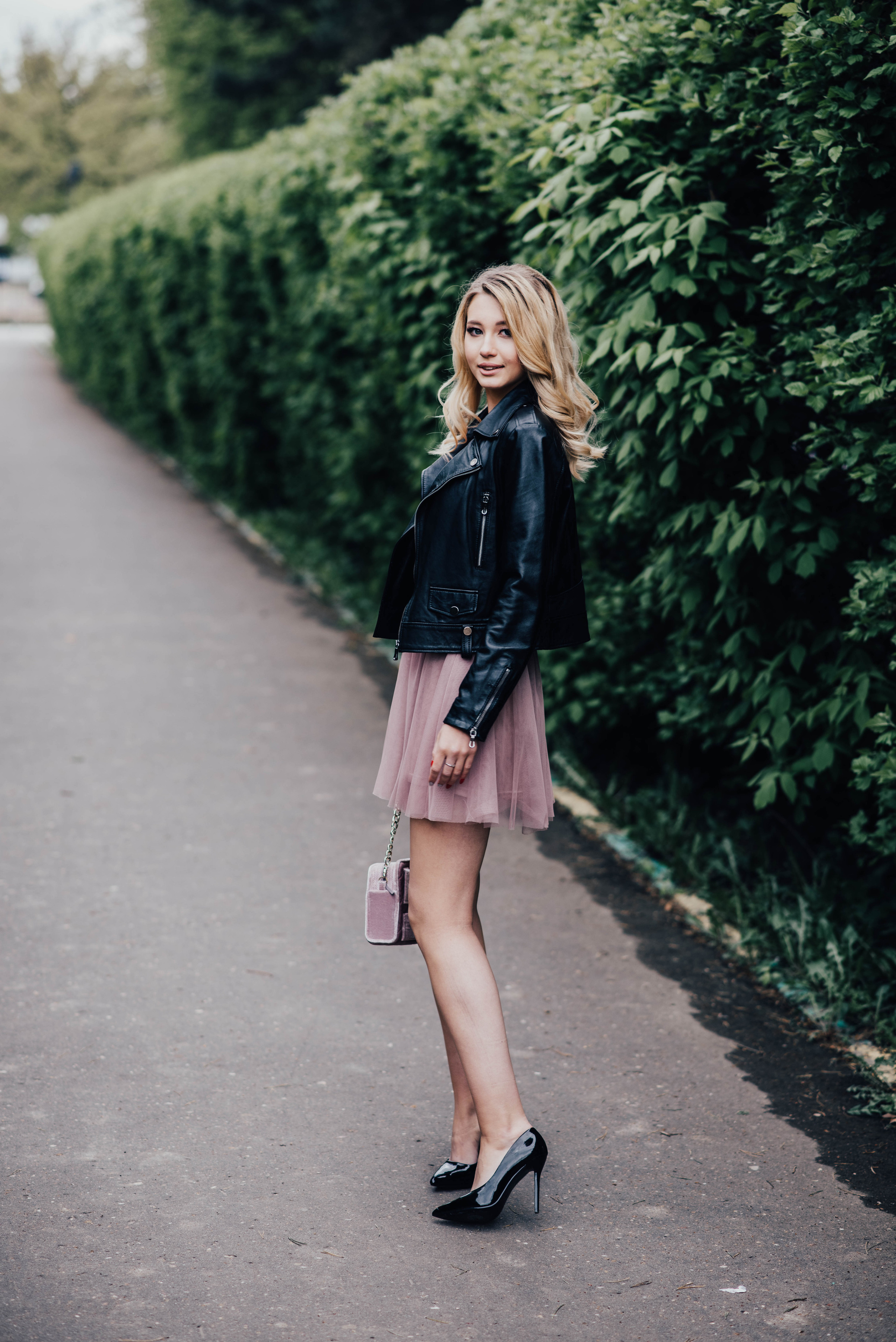 Стрит съемка дизайнерских сумочек, для Школы кройки и шитья Валентины Букеевой. Свадебный и семейный фотограф Максим Сорокин