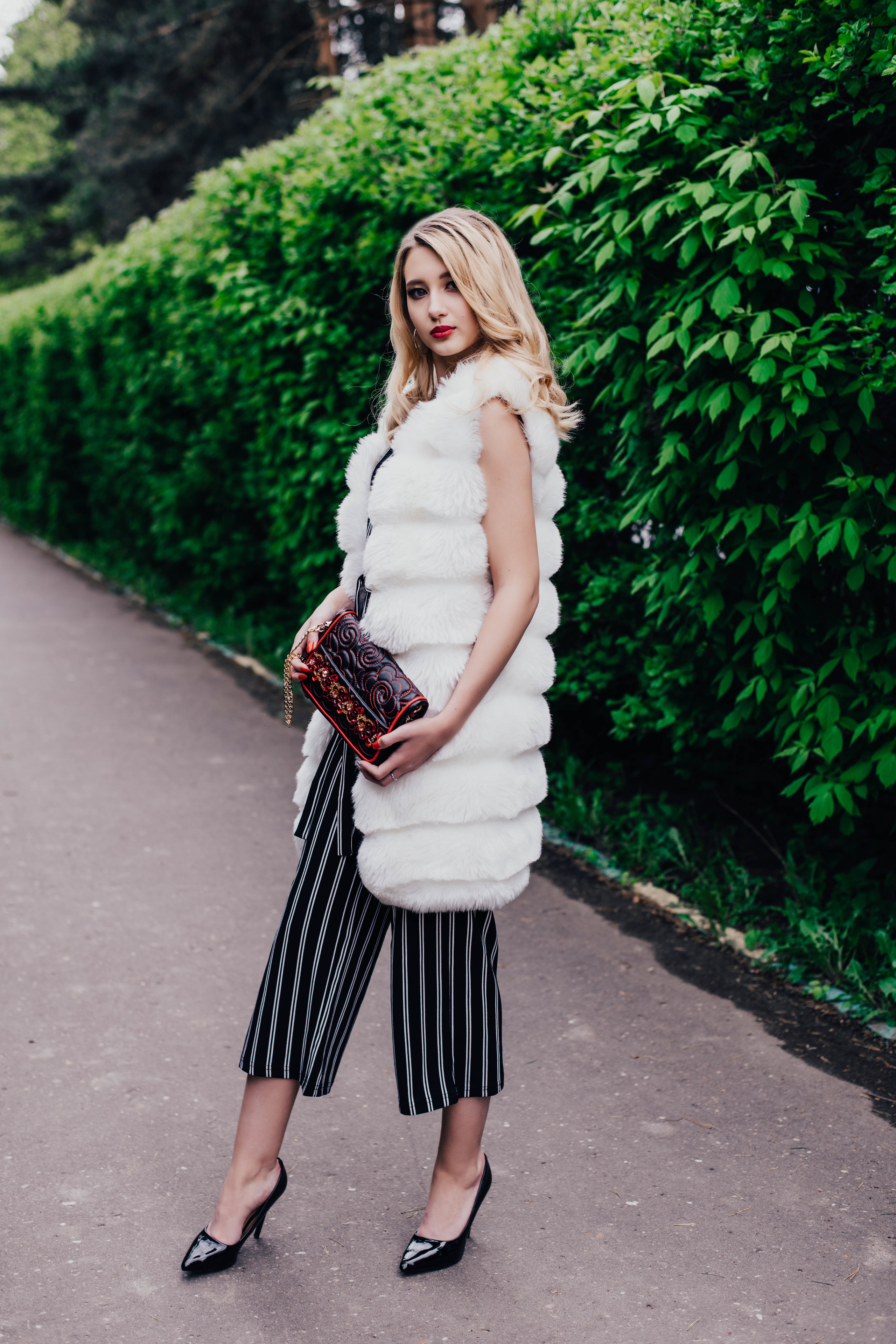 Стрит съемка дизайнерских сумочек, для Школы кройки и шитья Валентины Букеевой. Свадебный и семейный фотограф Максим Сорокин