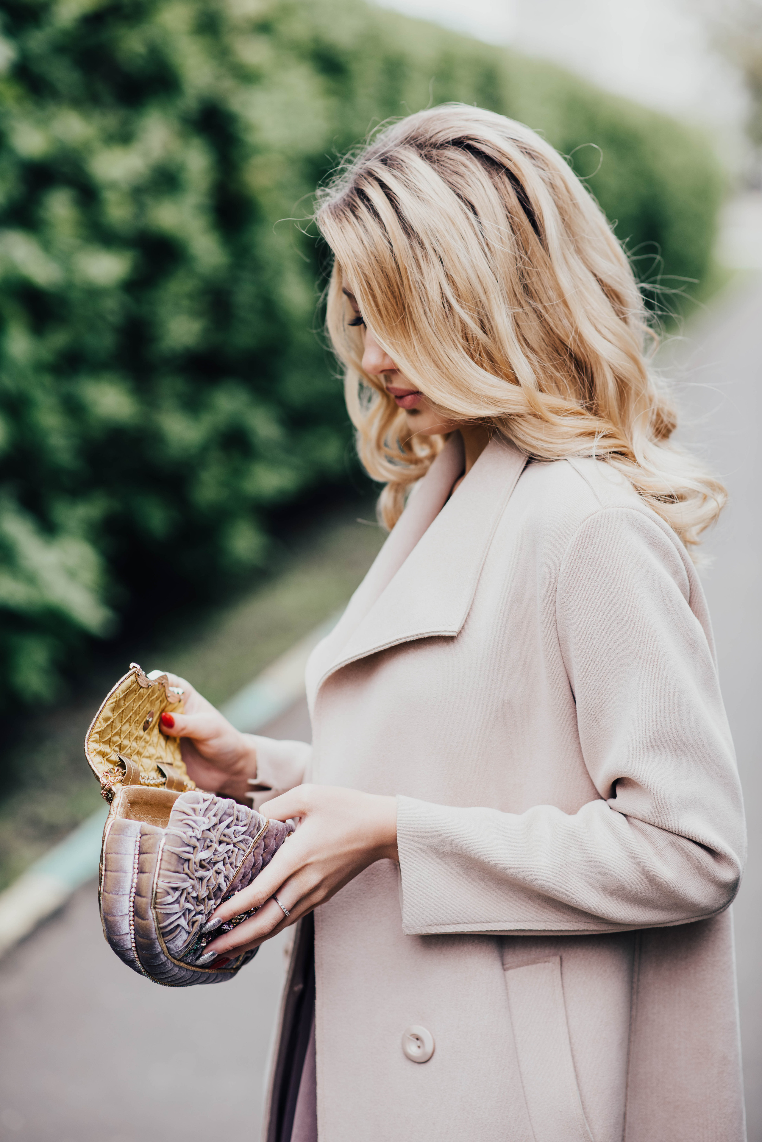 Стрит съемка дизайнерских сумочек, для Школы кройки и шитья Валентины Букеевой. Свадебный и семейный фотограф Максим Сорокин