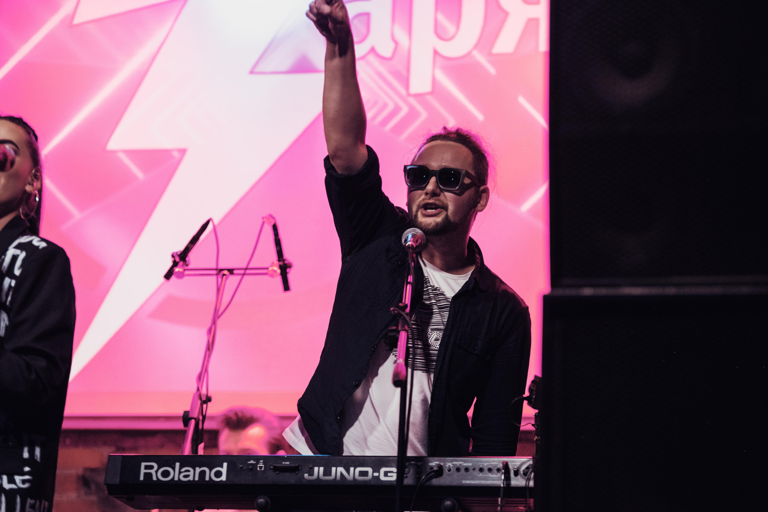 Заряд. Свадебный и семейный фотограф Максим Сорокин