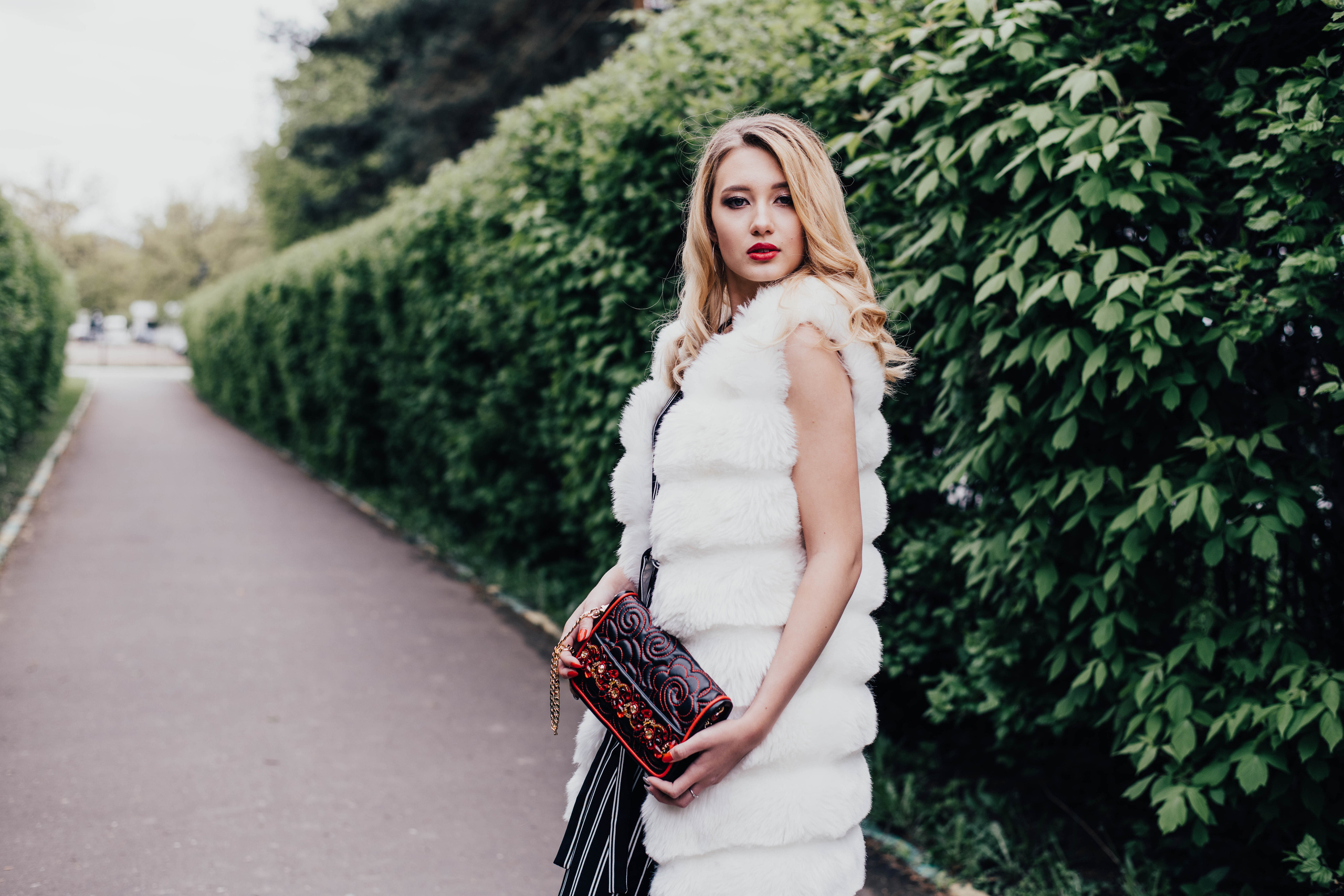 Стрит съемка дизайнерских сумочек, для Школы кройки и шитья Валентины Букеевой. Свадебный и семейный фотограф Максим Сорокин