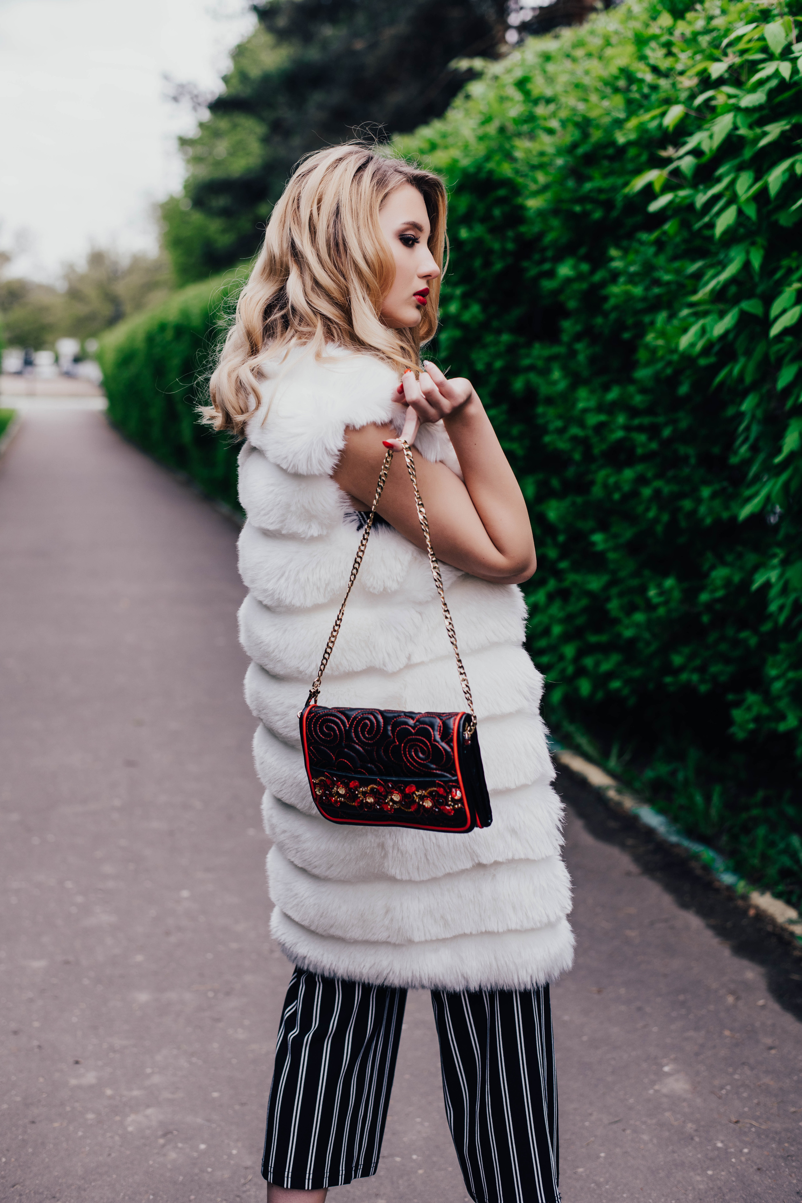 Стрит съемка дизайнерских сумочек, для Школы кройки и шитья Валентины Букеевой. Свадебный и семейный фотограф Максим Сорокин