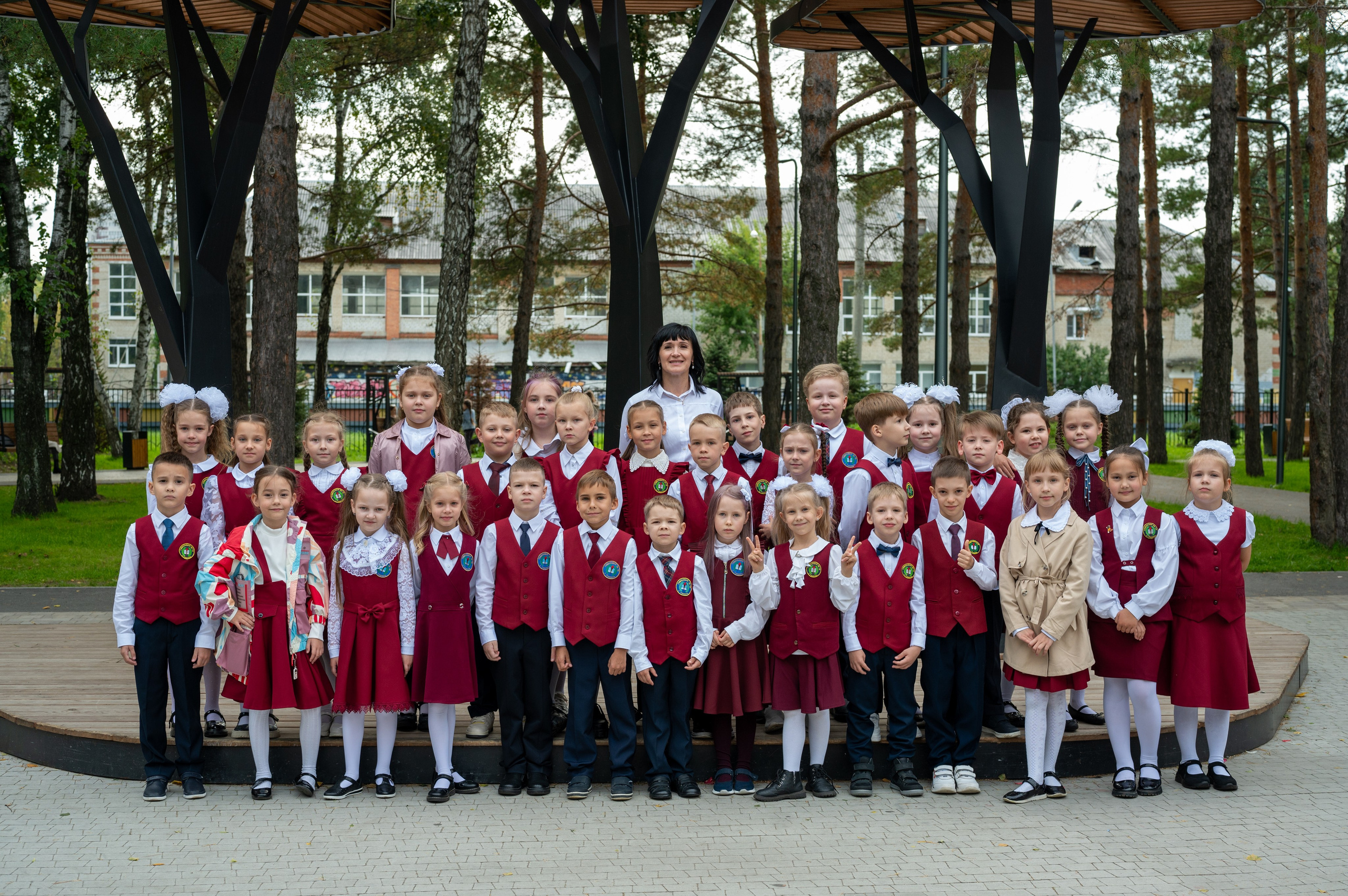 1 сентября 16 гимназия 2 класс (линейка + в классе+ на улице). Фотограф новорожденных, семейный детский в Тюмени Татьяна Морозова