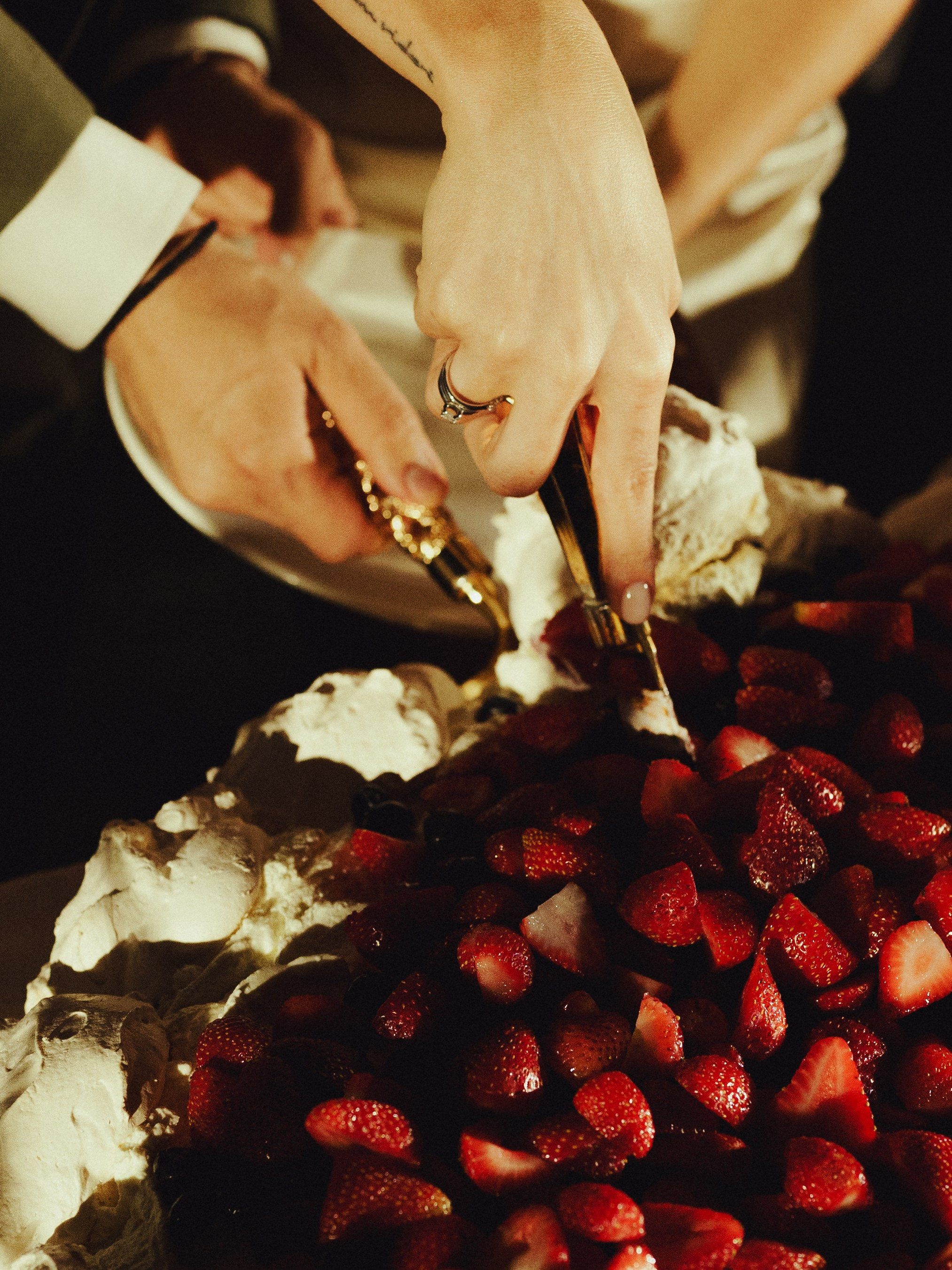 И даже птицы им пели песни. Свадебный фотограф Наташа Алешина