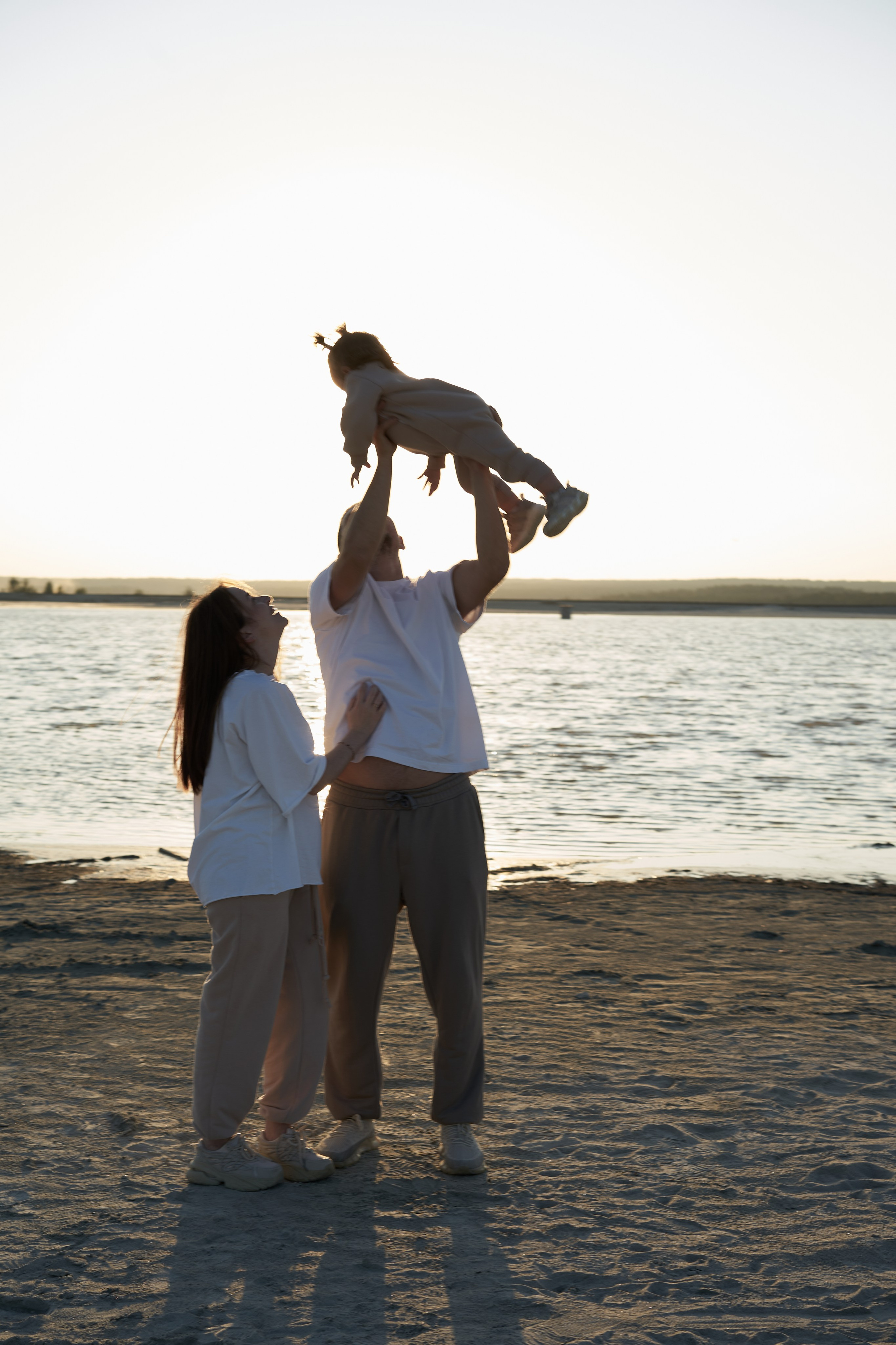 Семейная фотосессия на закате в песках. Фотограф Екатеринбург Кокшарова Александра