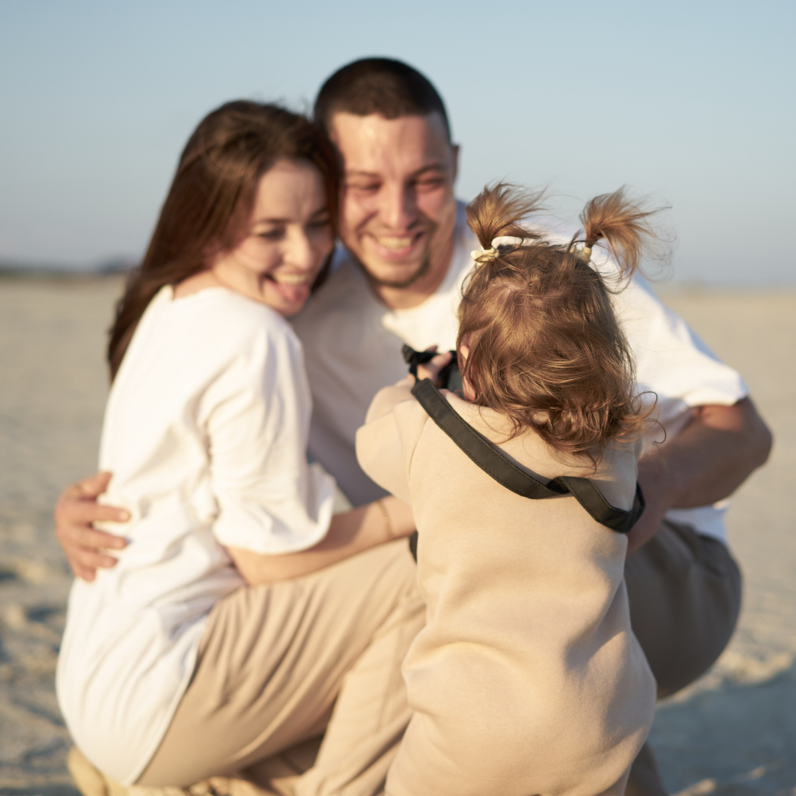 Семейная фотосессия на закате в песках. Фотограф Екатеринбург Кокшарова Александра