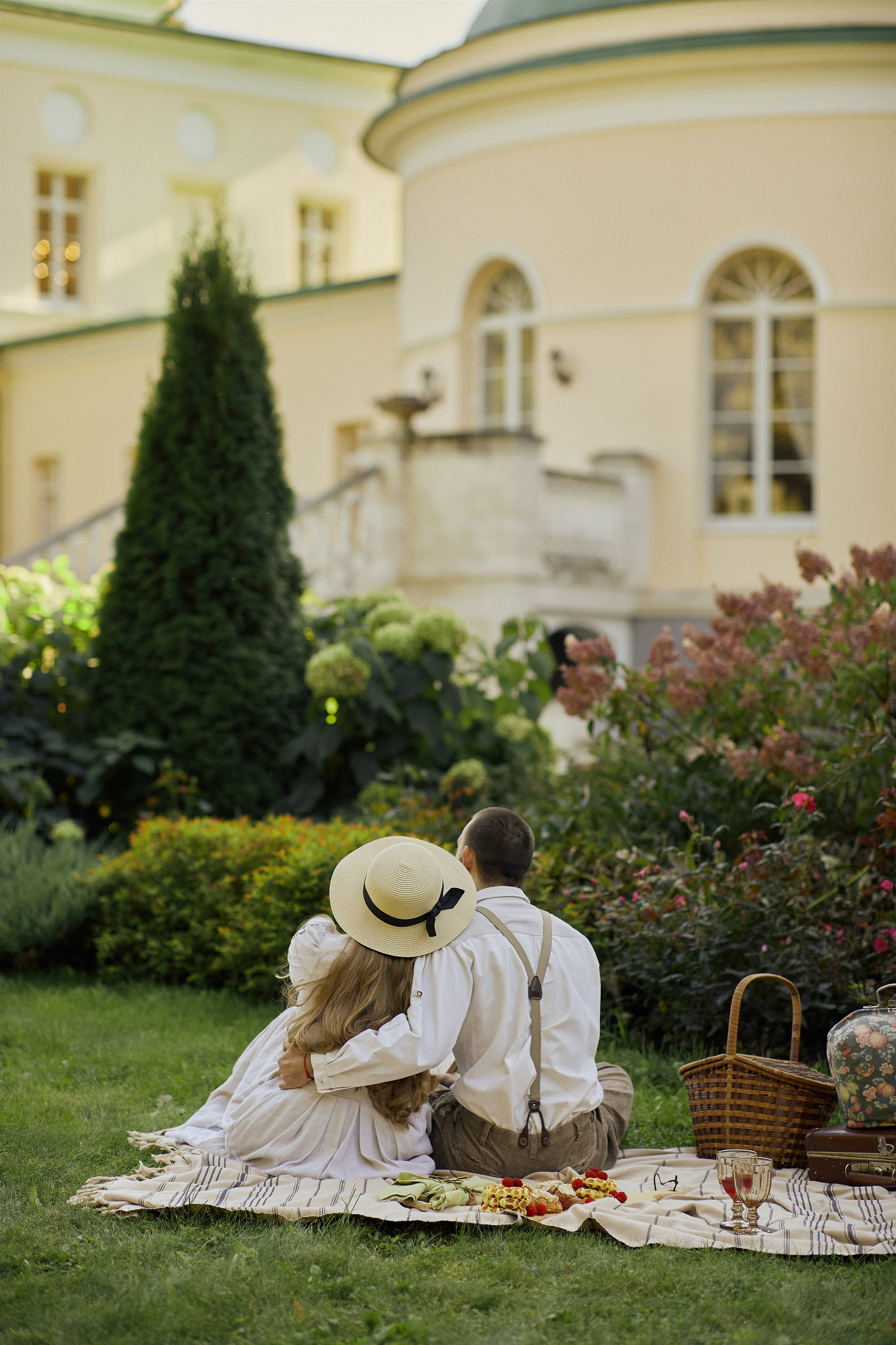 Алексей и Светлана в приусадебном парке. Фотограф в Твери Helga J. Fox