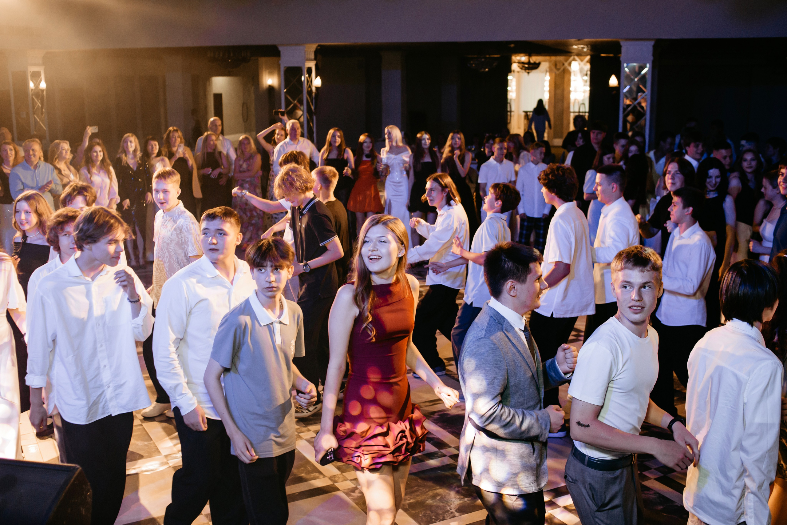 Выпускной 2025 (9класс) 124 школа. Фотограф в Челябинске Ополихина Анна