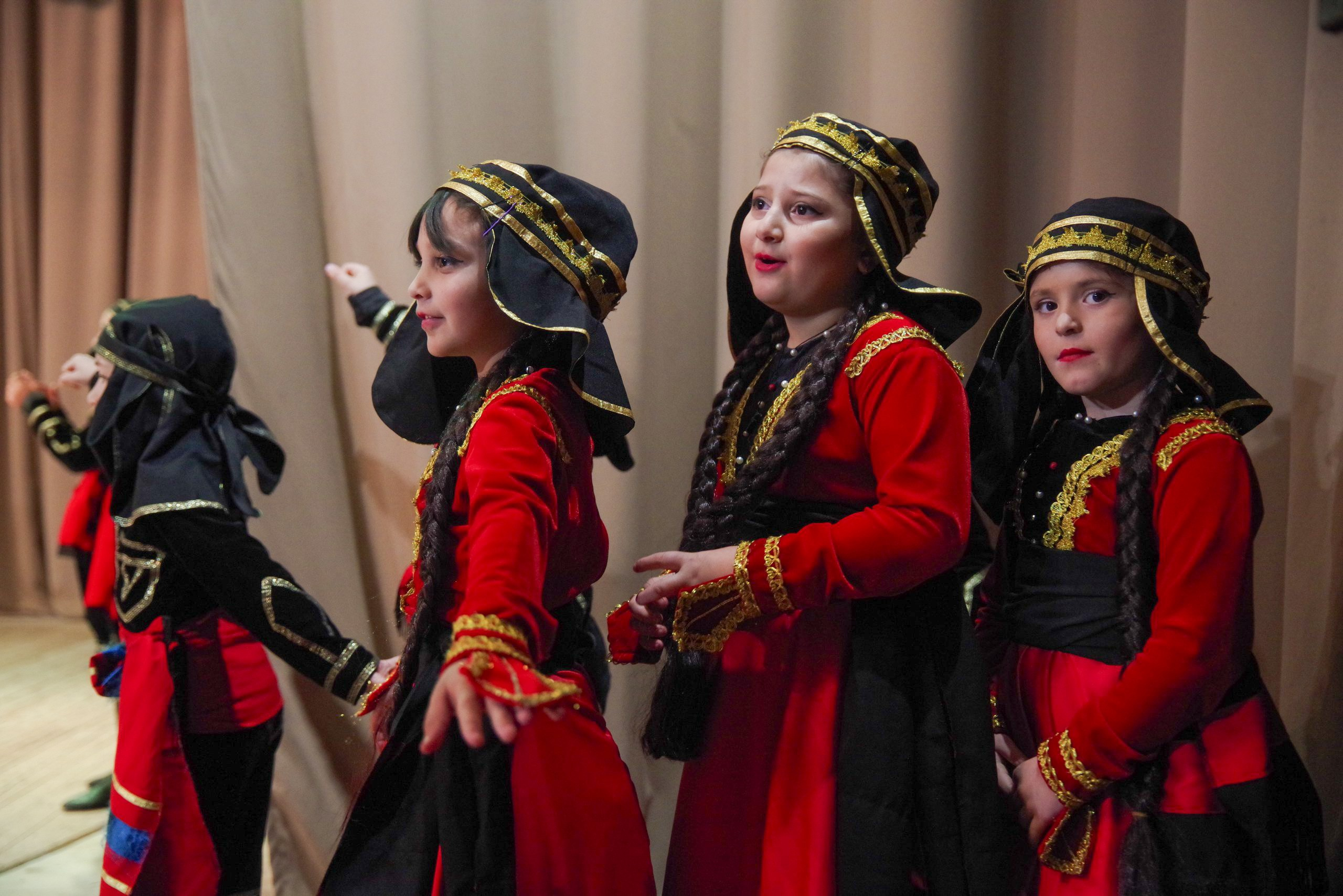 Грузинский танец. Портретный фотограф Денис Милютин