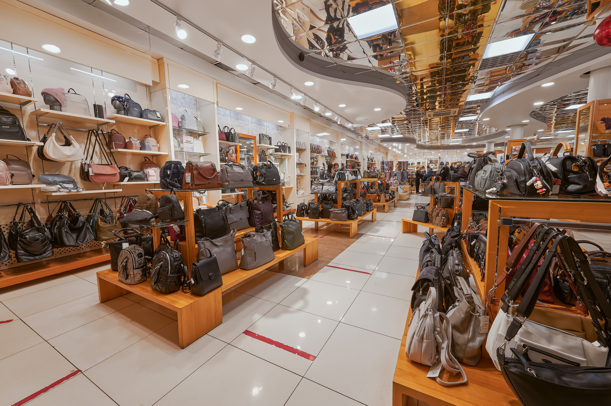 Портфолио по интерьерной и экстерьерной фотосъёмки: Мир Сумок — Правый берег. Фотограф Яковлев Роман — Красноярск