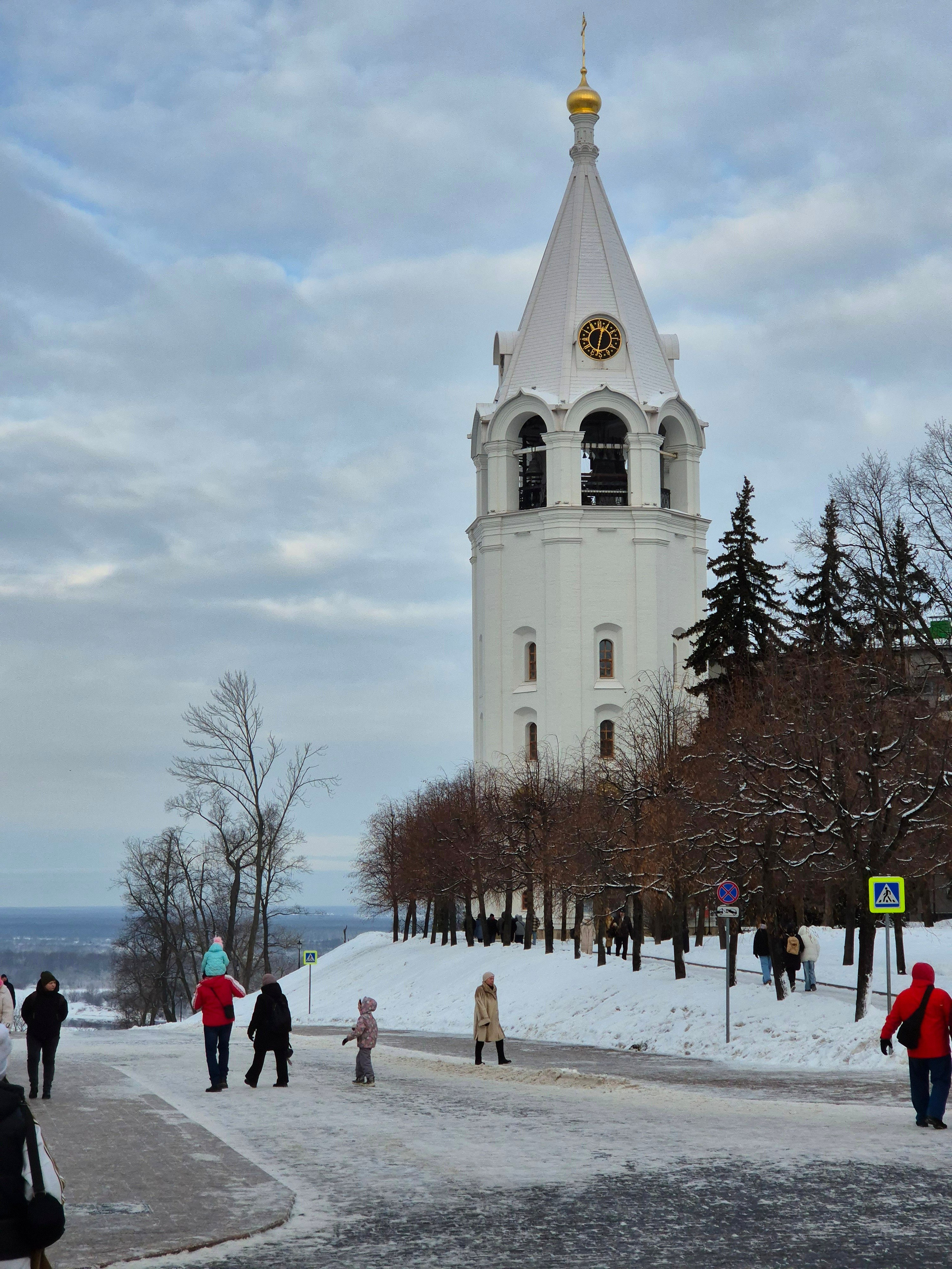 Колокольня была восстановлена на остатках фундамента начала XVIII в.