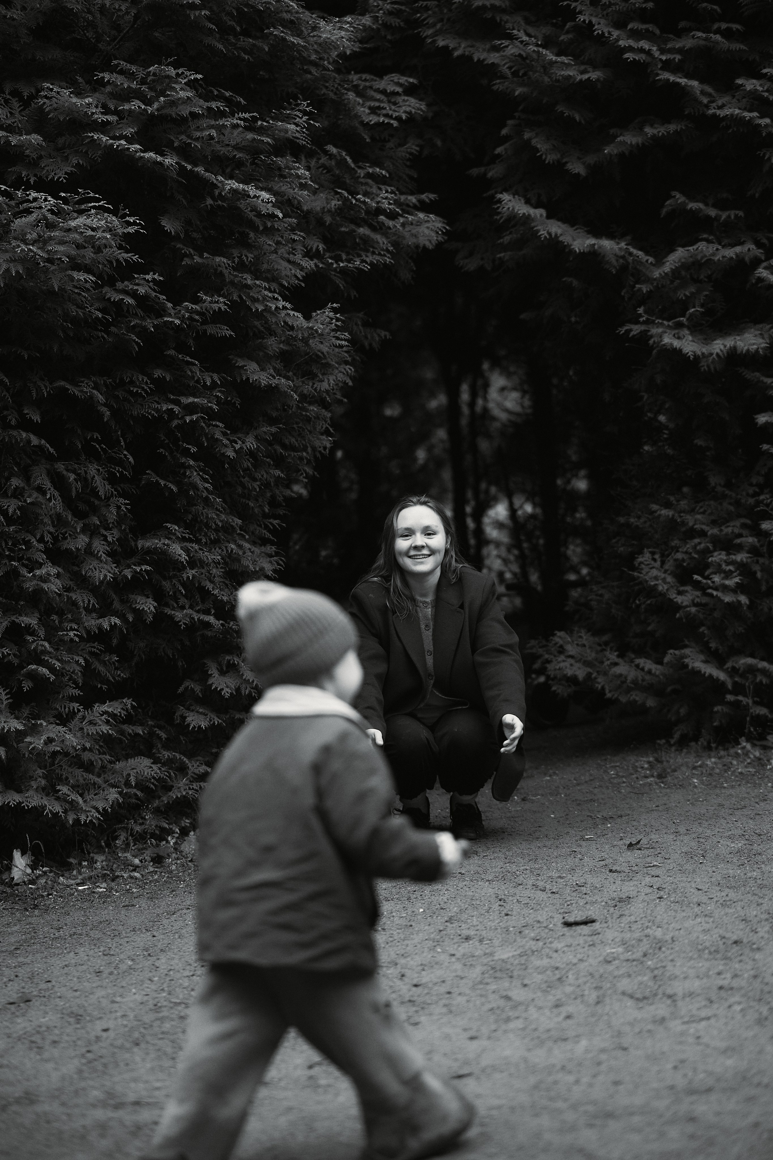 Света и Илюша под дождём. Семейный и свадебный lifestyle-фотограф в Москве Мария Петрова