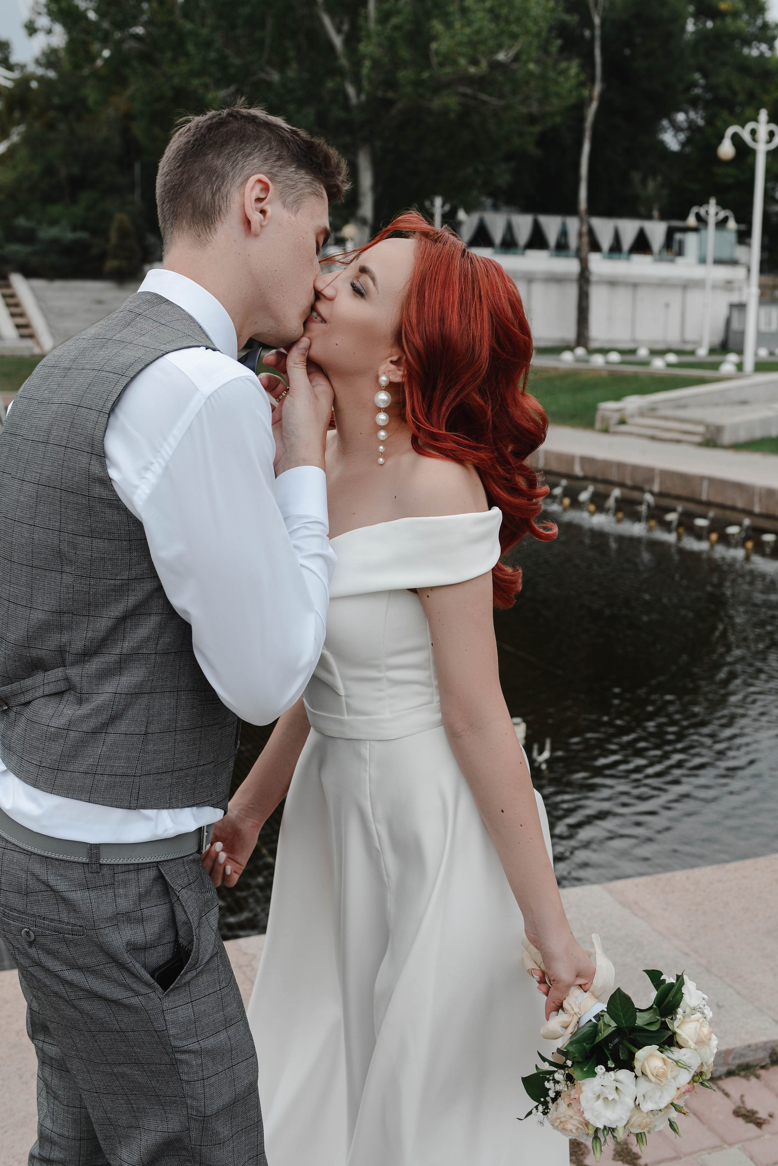 Свадебная прогулка по городу. Фотограф Ярута Оксана / Ростов-на-Дону