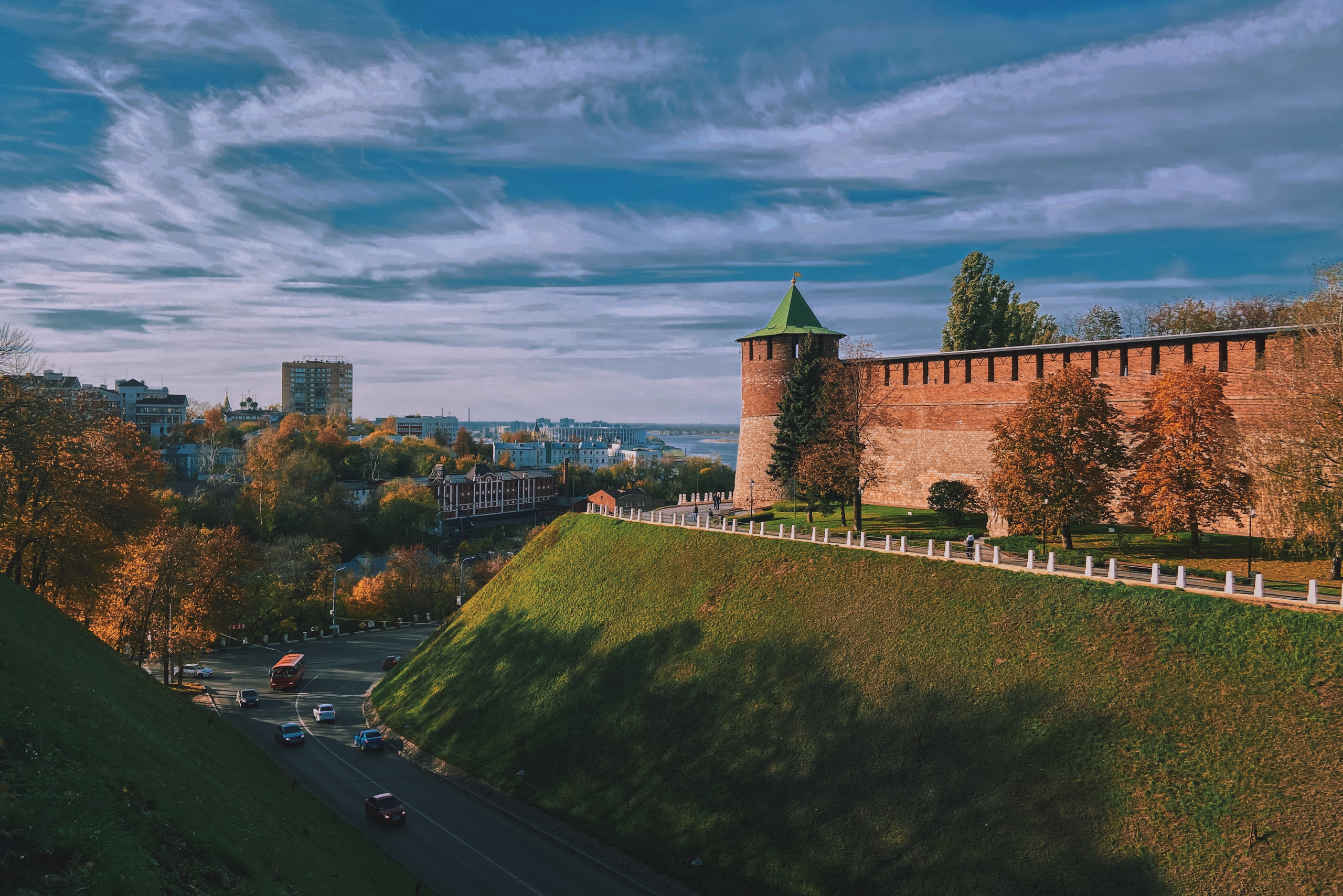 город Нижний Новгород осенью, Нижегородский кремль, кремлевская стена