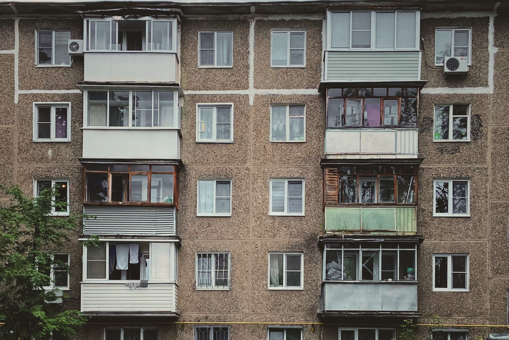 стена панельного дома с балконами, город Электросталь Московская область