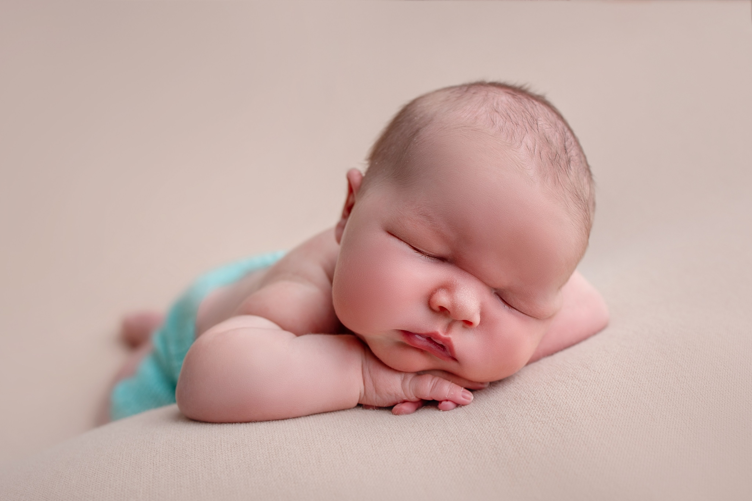 Нежная и милая фотосессия первых дней жизни Вашего ребенка в Минске. Фотограф новорождённых Минск — стоимость newborn фотосессии в Минске