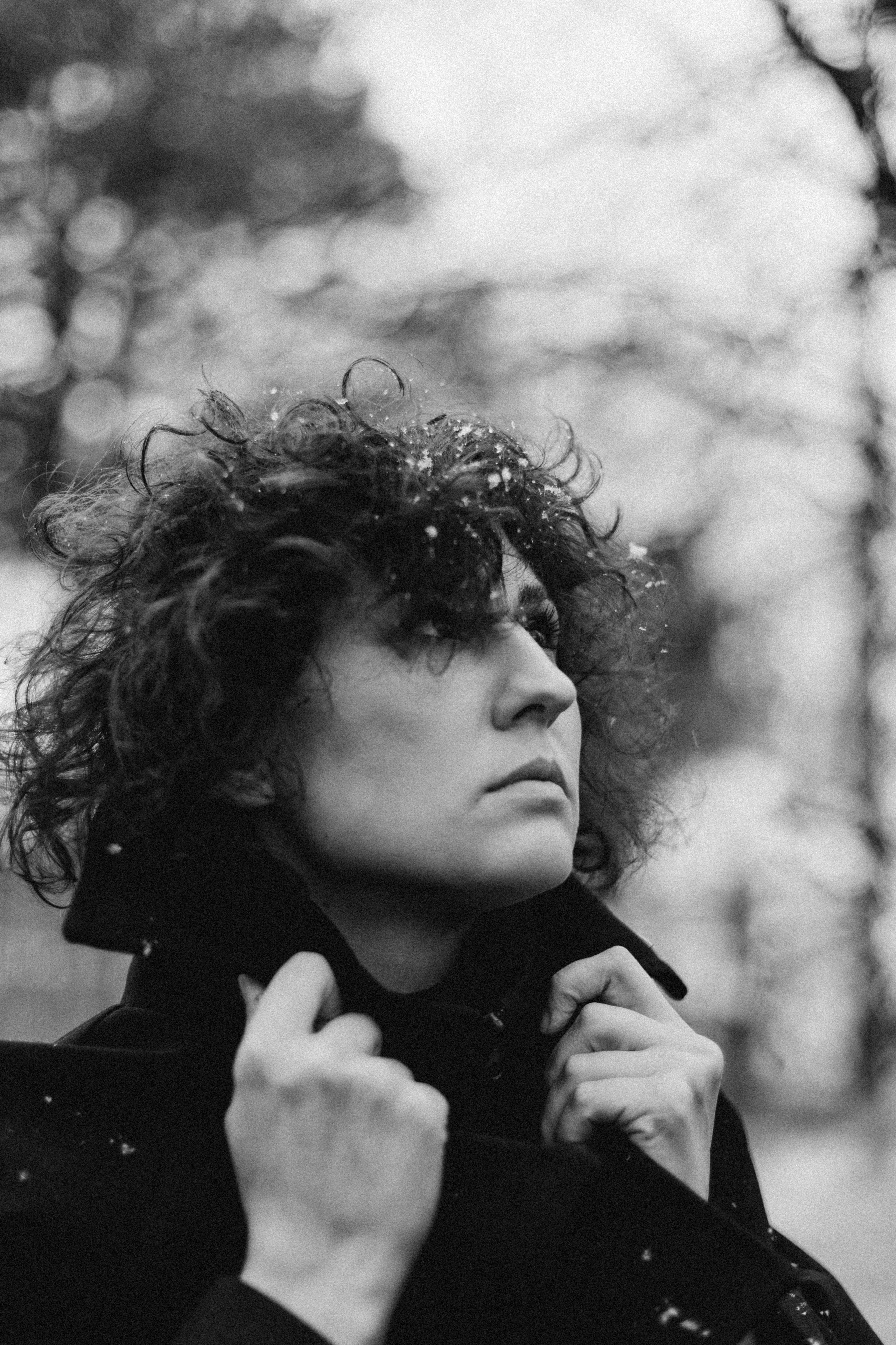 Женская фотосессия: индивидуальные, стильные, чувственные снимки. Подчеркну вашу красоту и уникальность. Студийная съёмка, естественный свет, портреты, женственность, эмоции. Фотограф в Краснодаре, помощь с позированием.