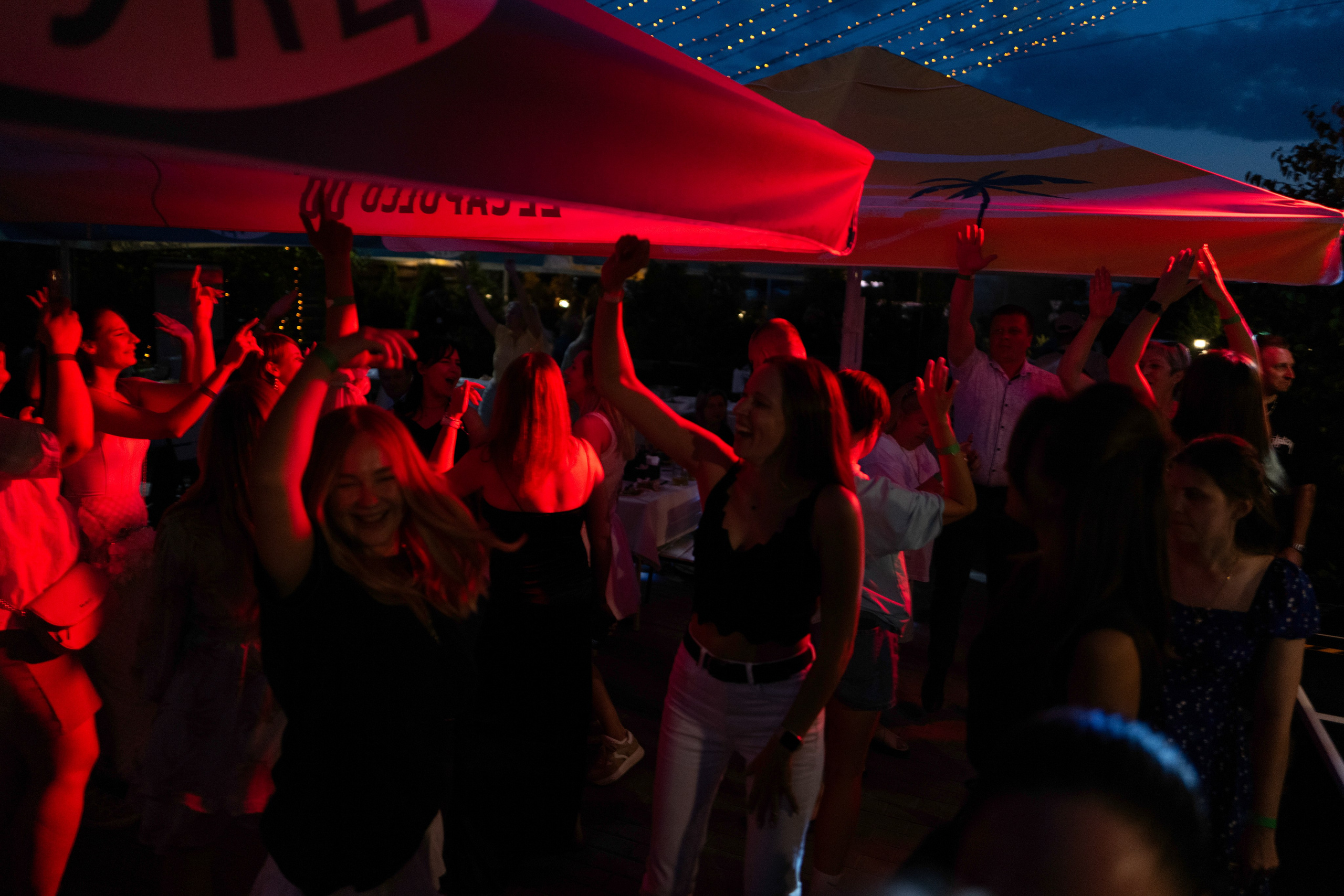 BBQ Безлимит (Bahnhof). Maxon Magnusson