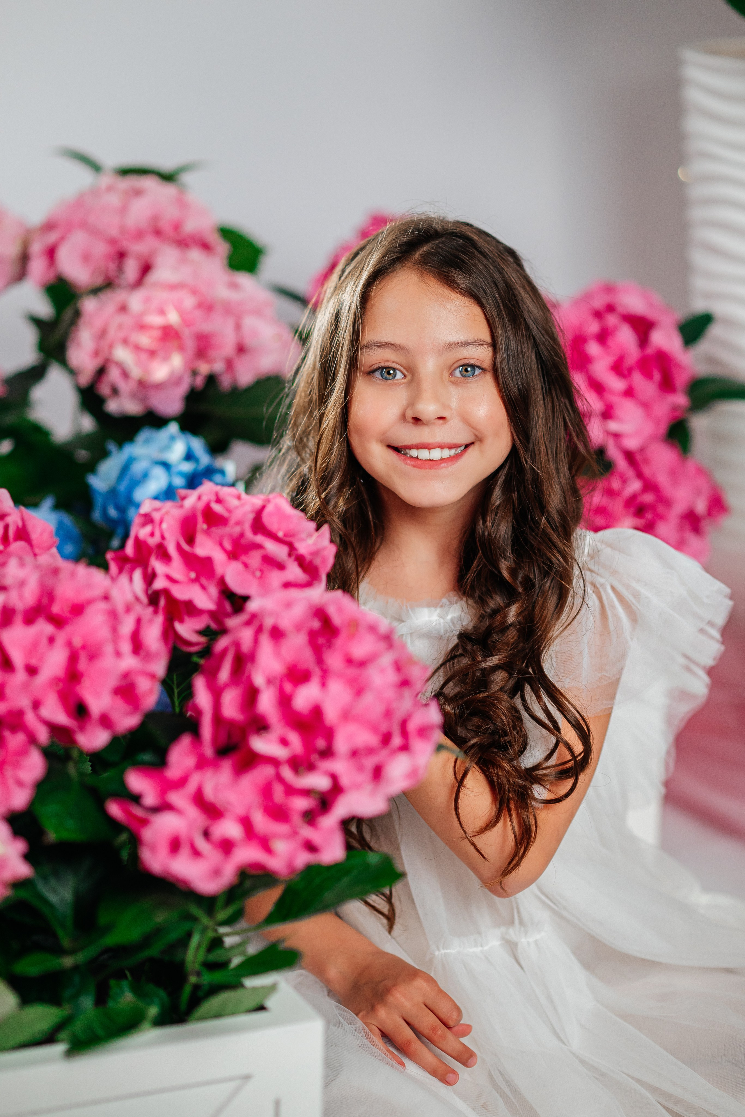 Вероника и гортензии. Семейный фотограф в Краснодаре