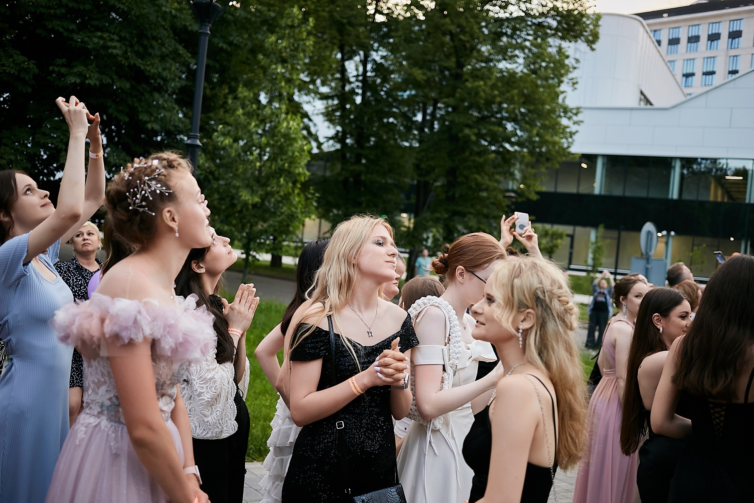 Выпускной 2024 концертный зал Академия ВТБ. Фотограф и Видеограф в Москве. Олег Корушев