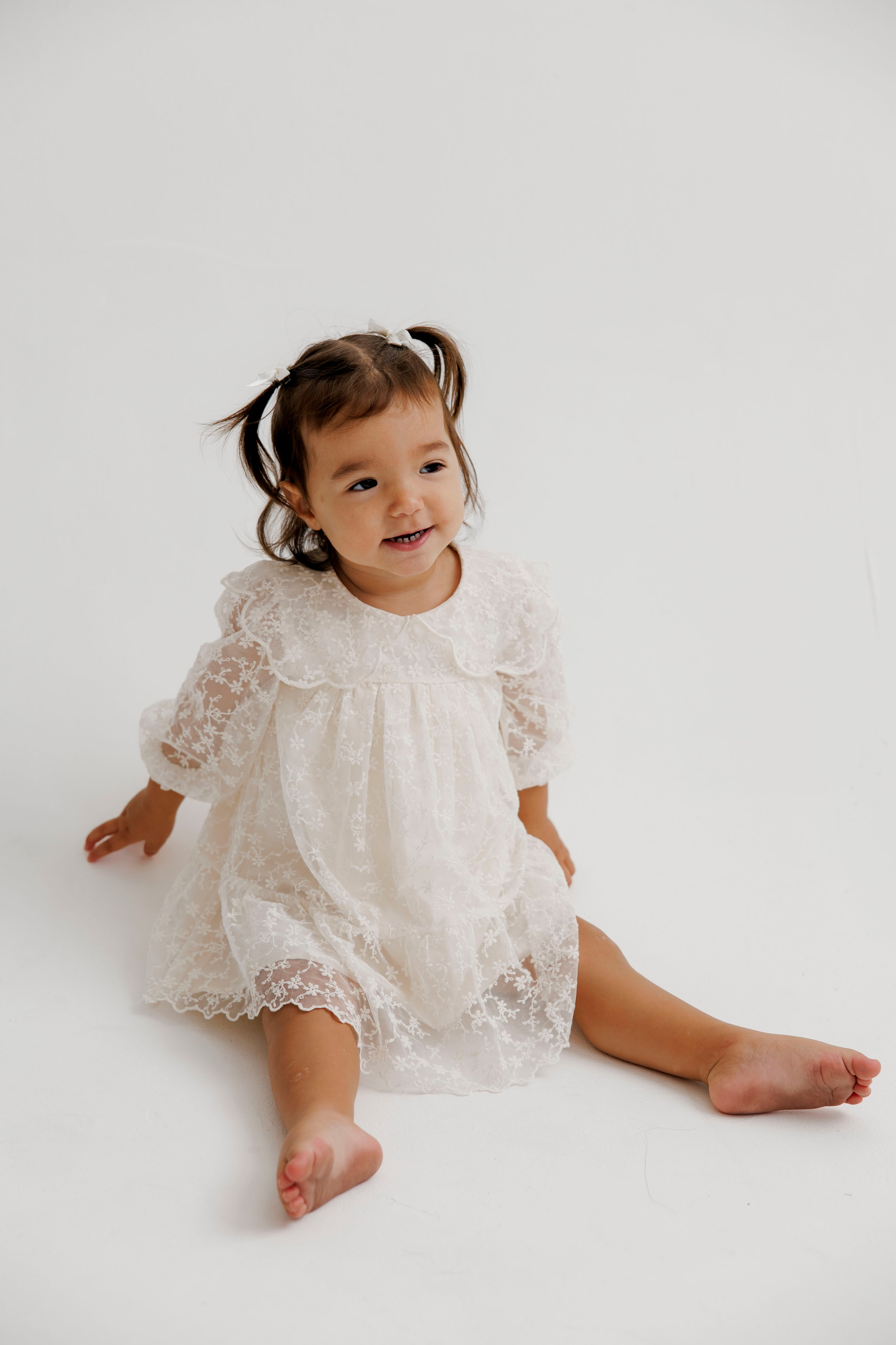 Family photoshoot inside the studio. Wedding and family photographer