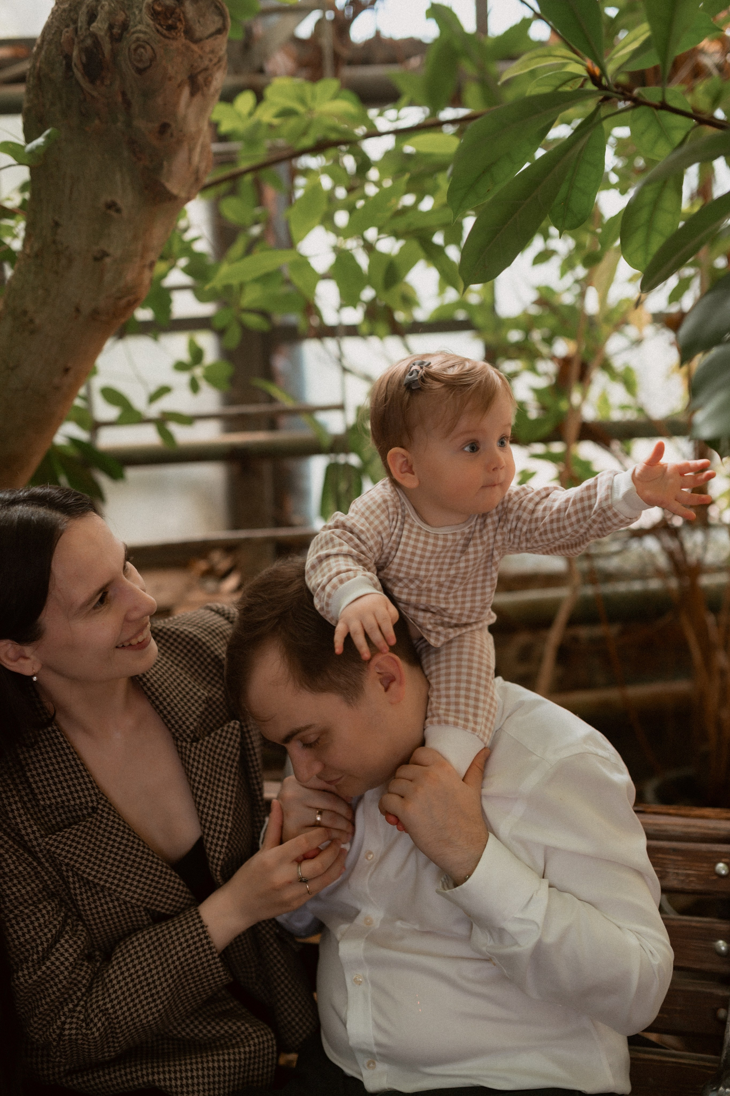 Илья, Ирина и Ева в Оранжерее. Семейный и свадебный lifestyle-фотограф в Москве Мария Петрова