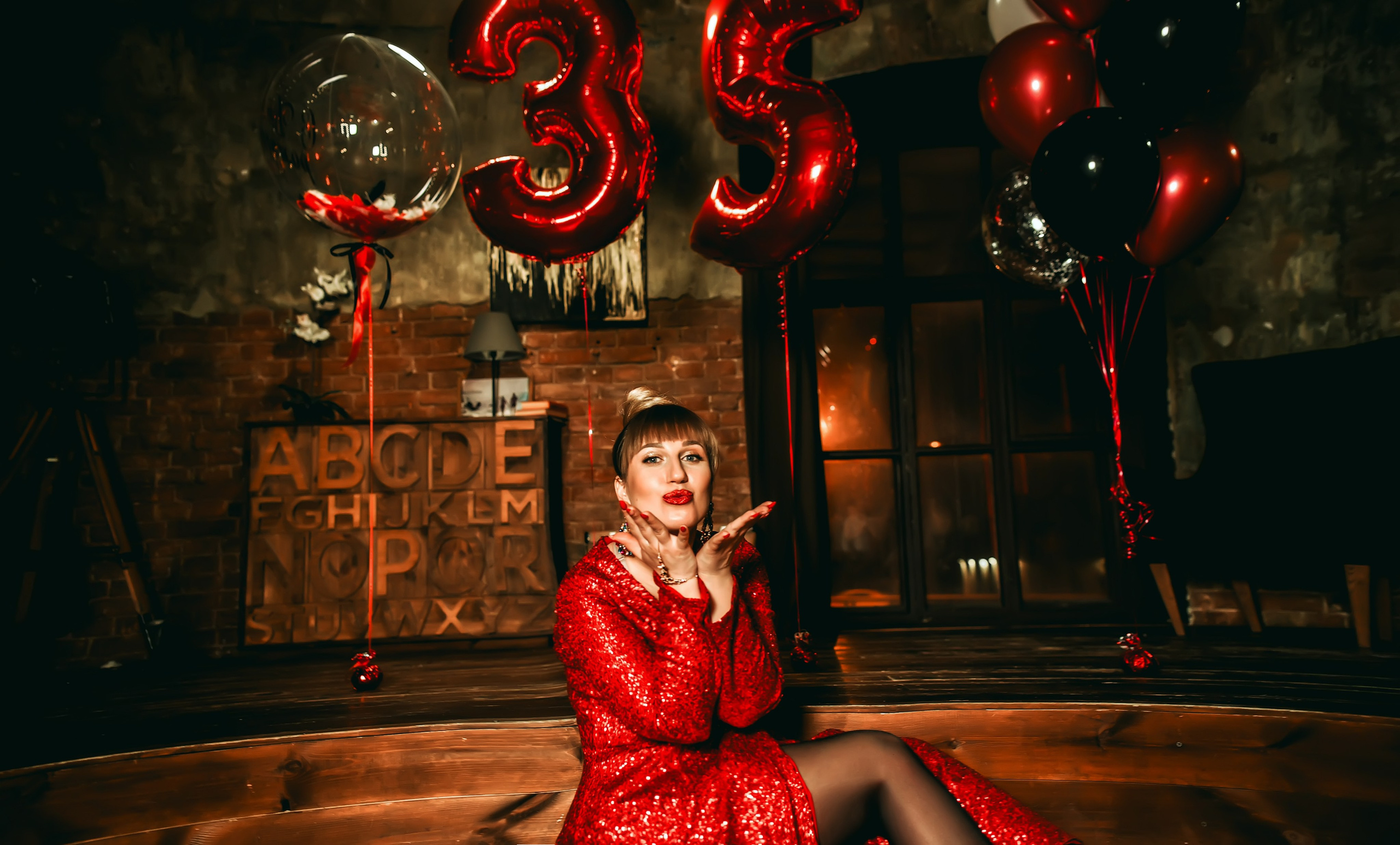 Тематическая вечеринка на юбилей 35 лет. Свадебный, семейный, детский, контент фотограф в Омске Максим Ильин